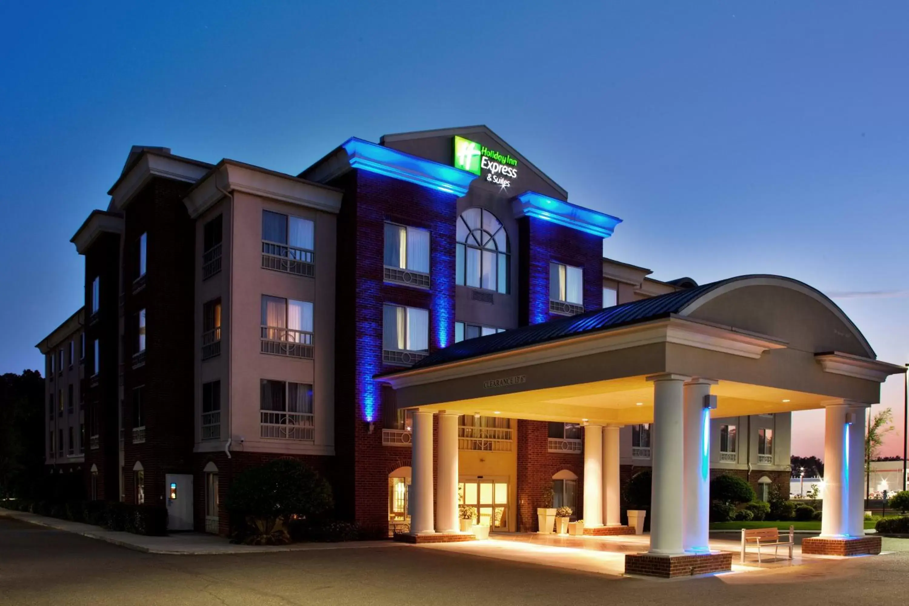 Property Building in Holiday Inn Express Hotel & Suites West Monroe, an IHG Hotel