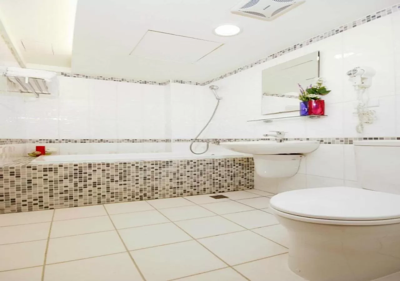 Toilet in The Metro Hotel - Taipei Branch