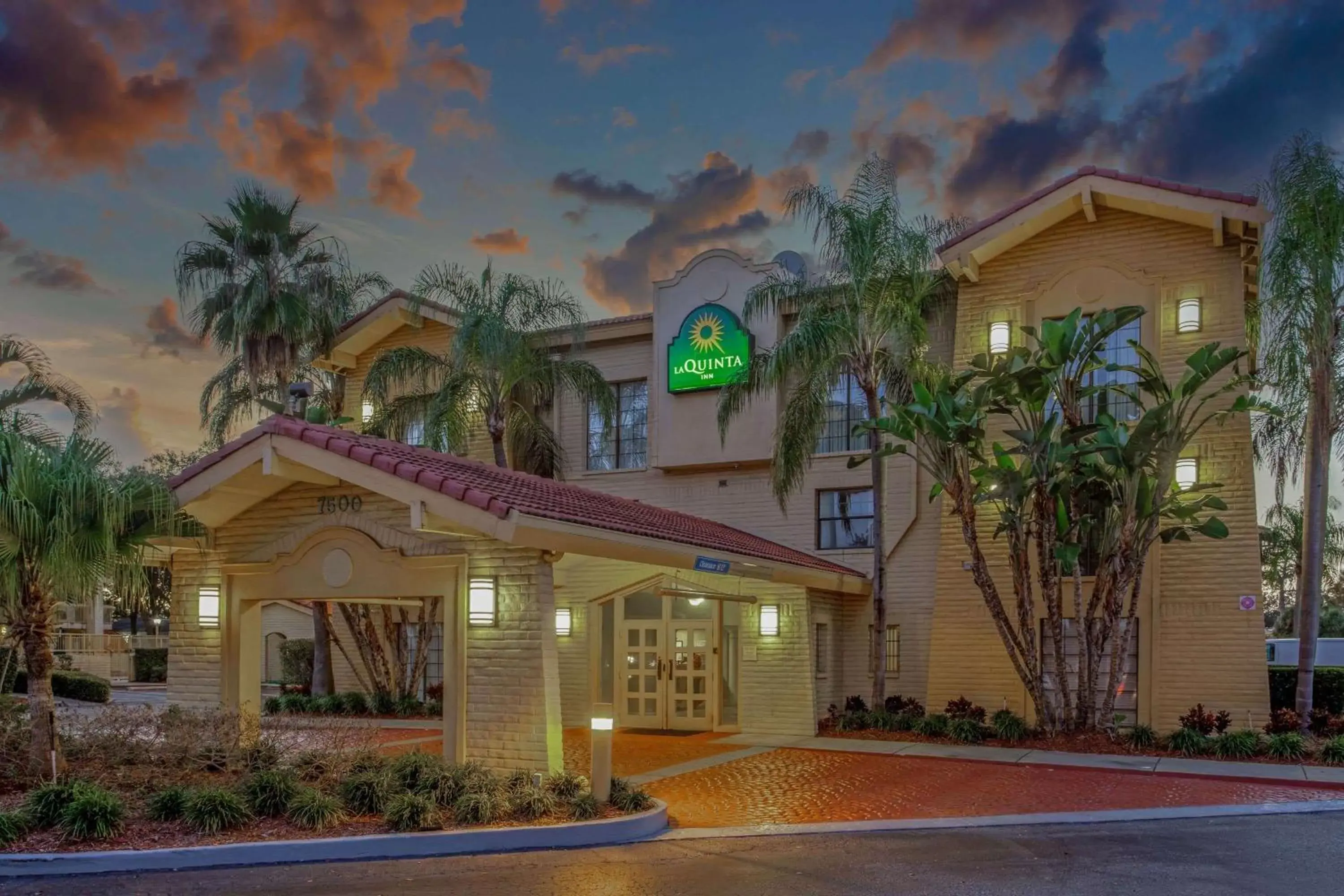 Property Building in La Quinta Inn by Wyndham Tampa Bay Pinellas Park Clearwater