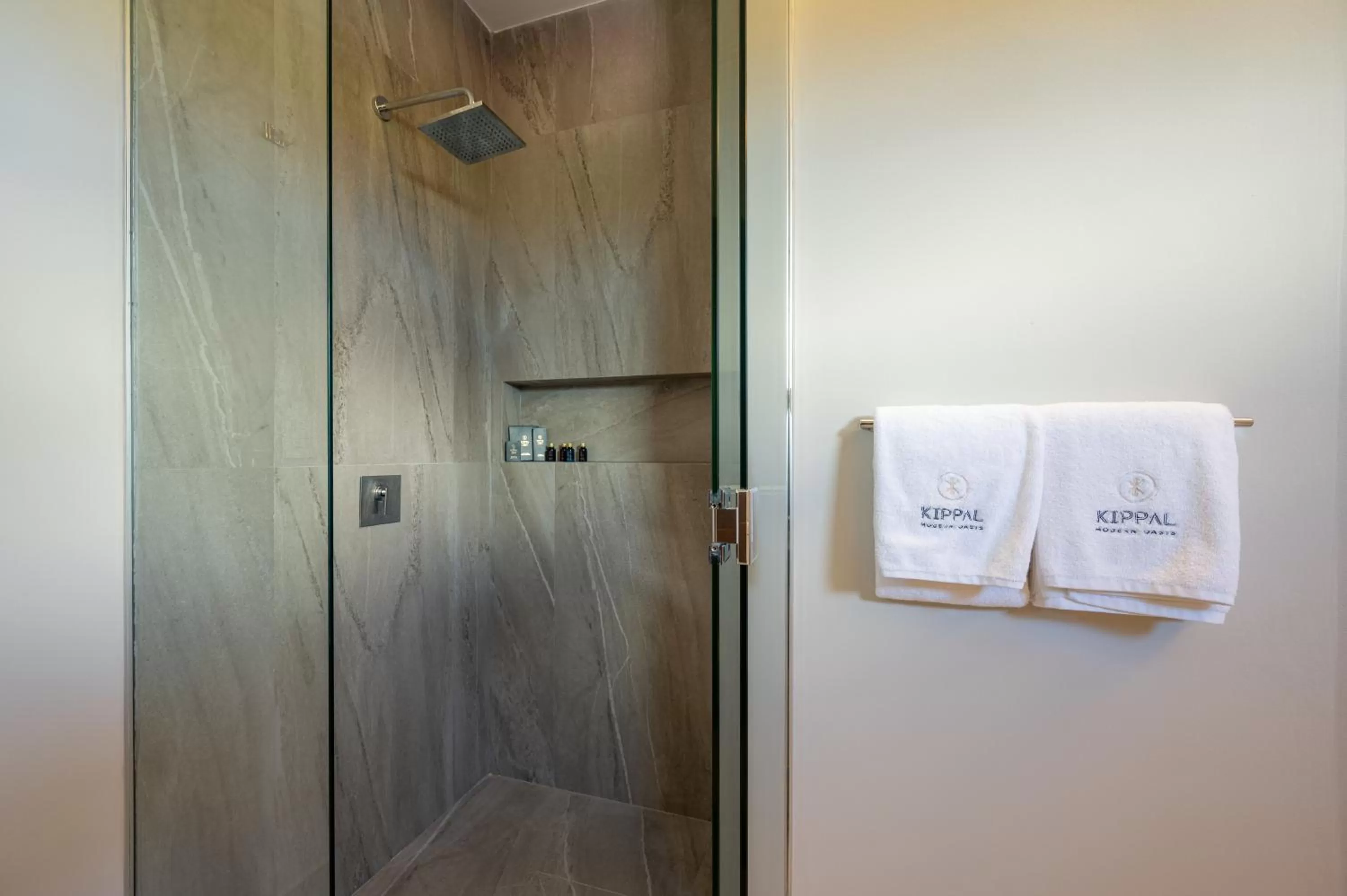 Shower in Kippal - Modern Oasis - ApartHotel