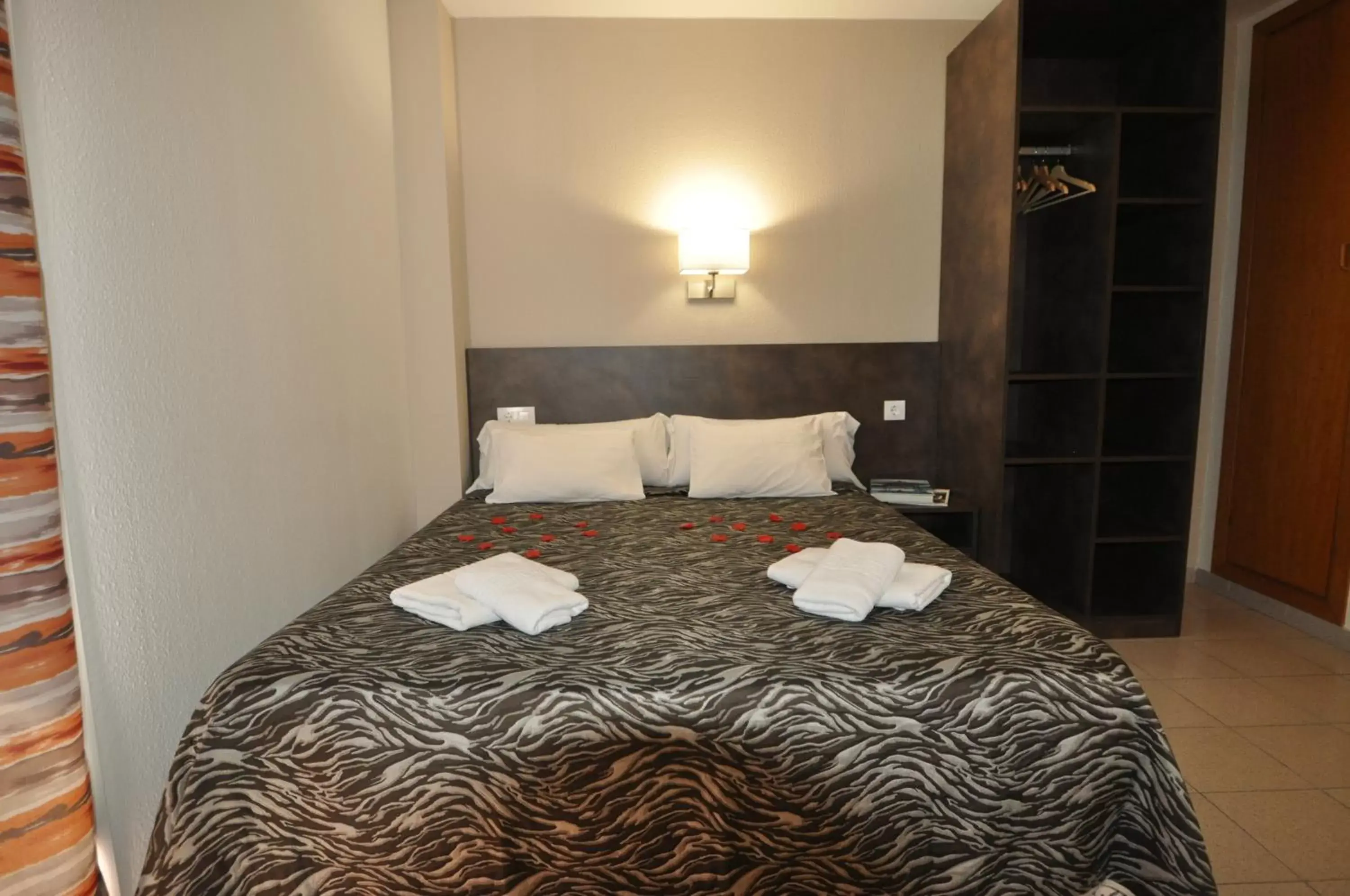 Bedroom, Bed in Aparthotel Safari Bedroom, Bed in Aparthotel Safari