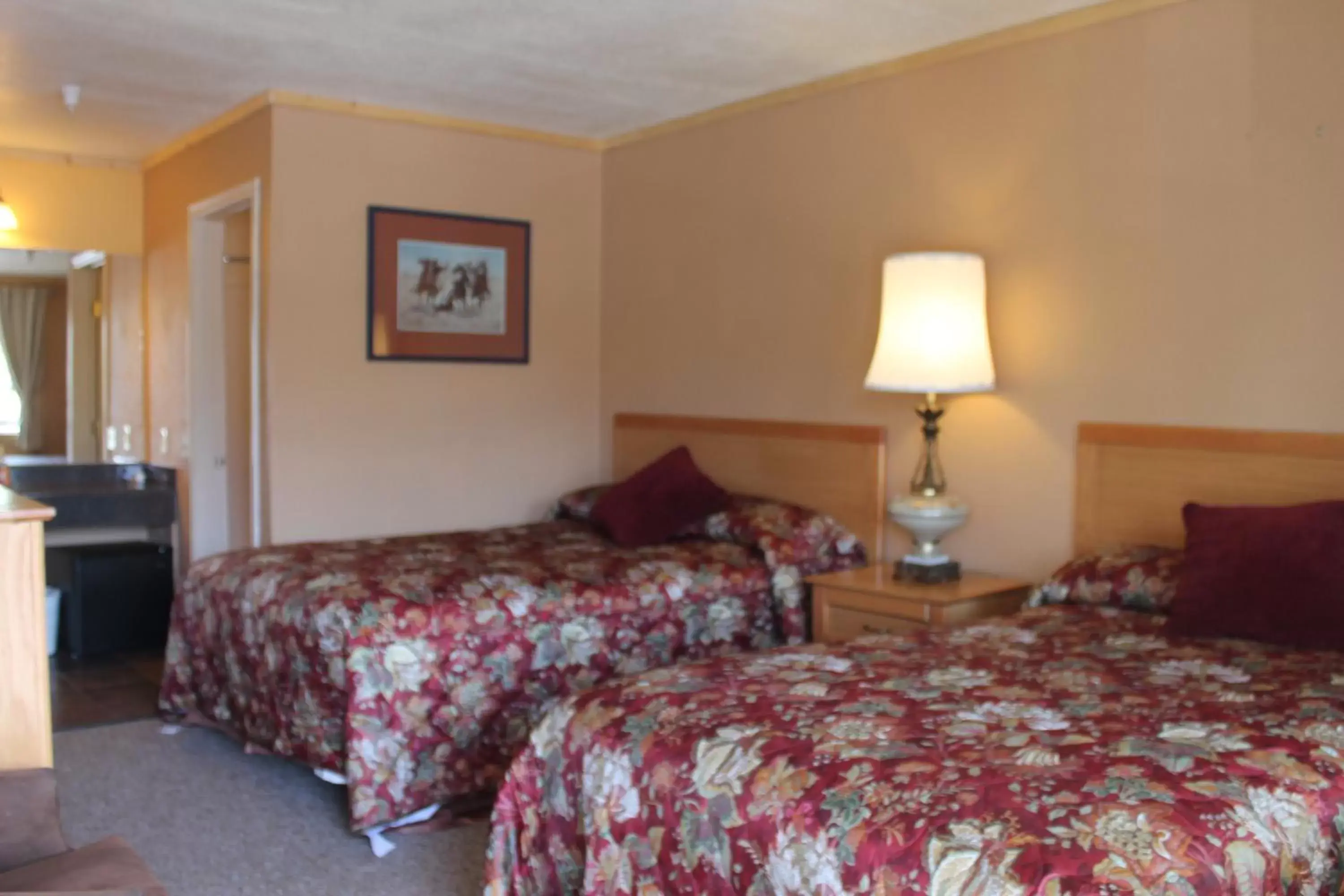 Photo of the whole room, Bed in Whitney Portal Hotel And Hostel