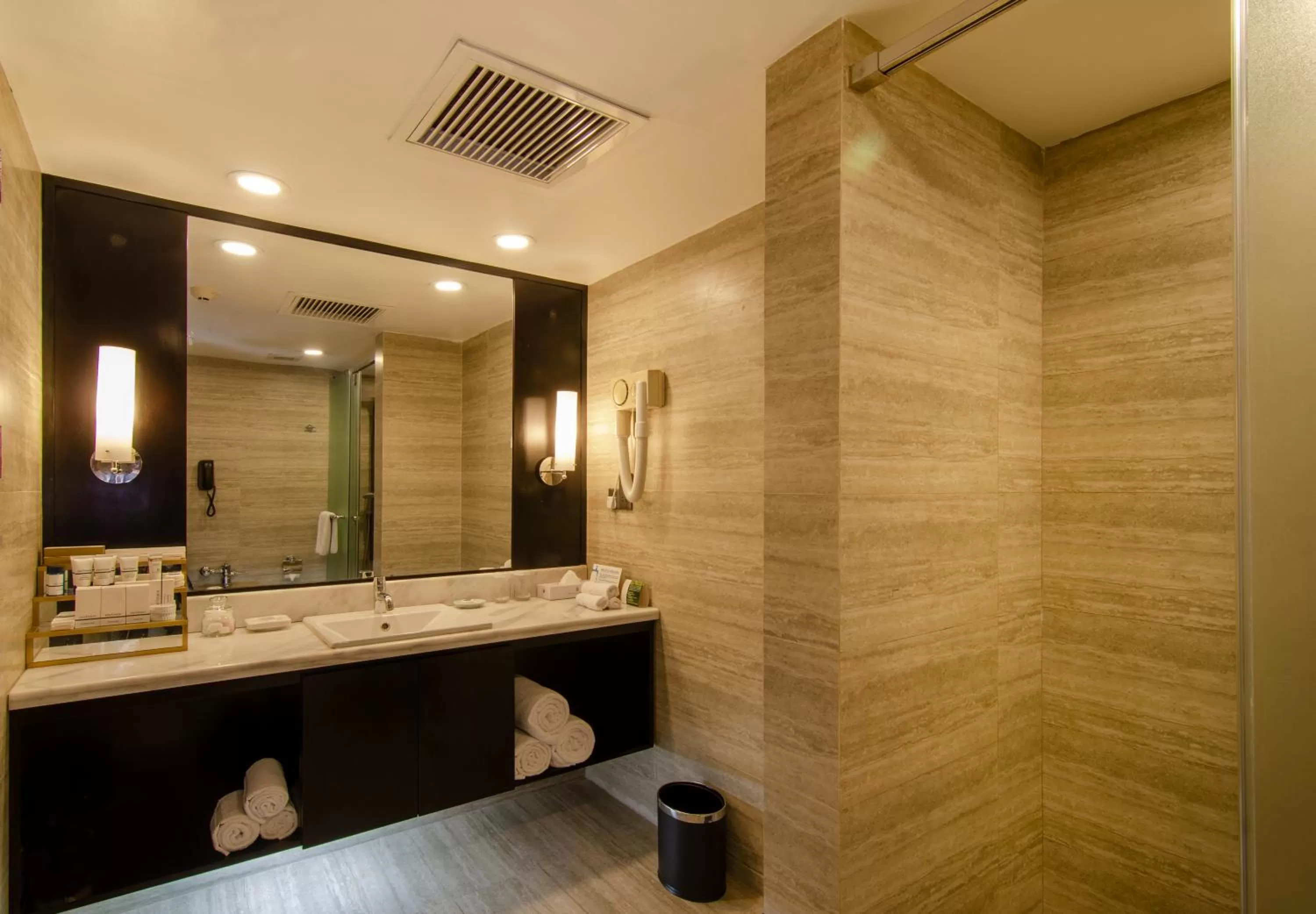 Bathroom in Pan Pacific Sonargaon Dhaka
