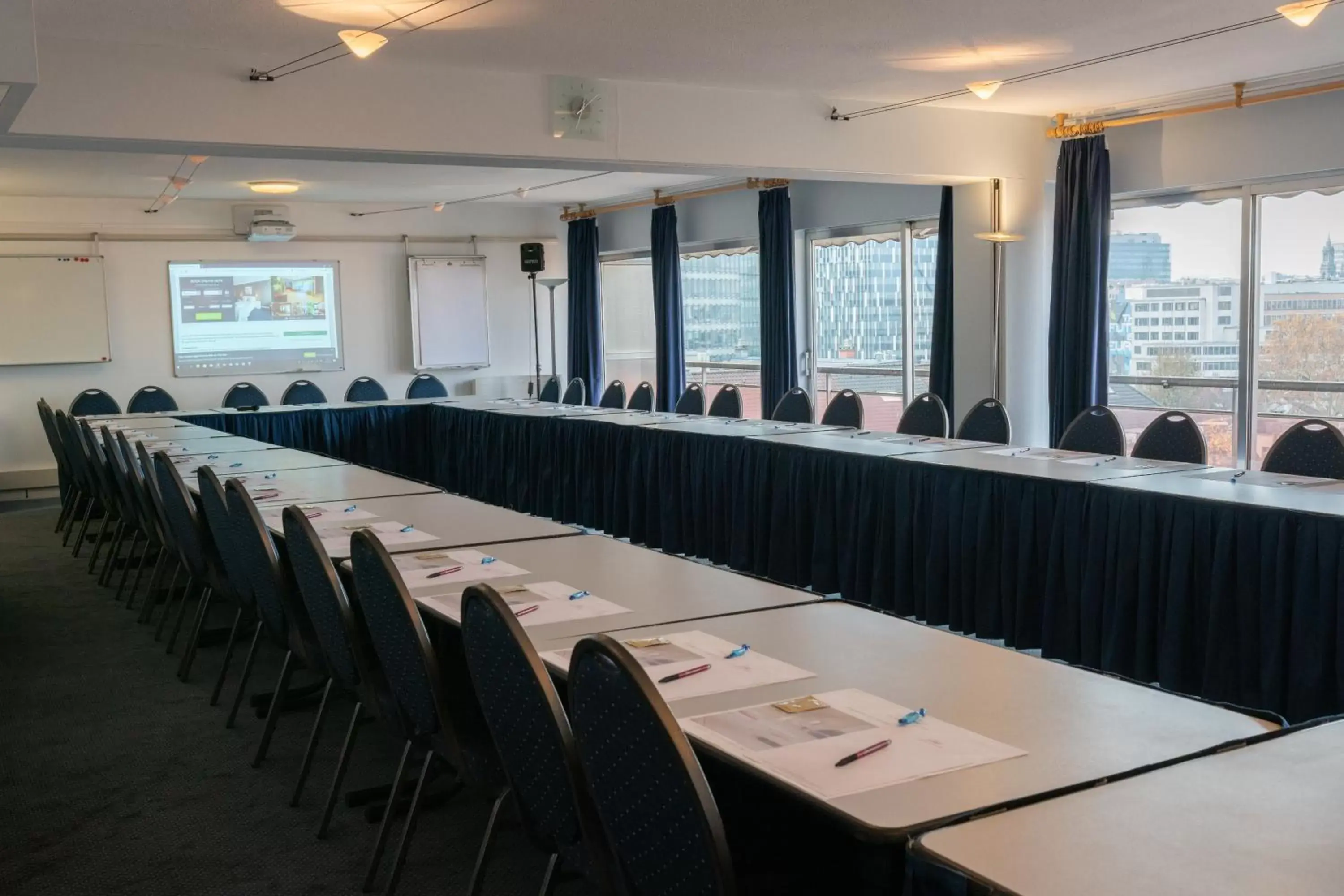 Meeting/conference room in First Euroflat Hotel