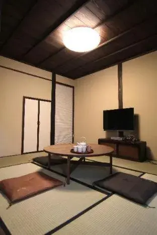 Bed in Kohaku an Machiya House