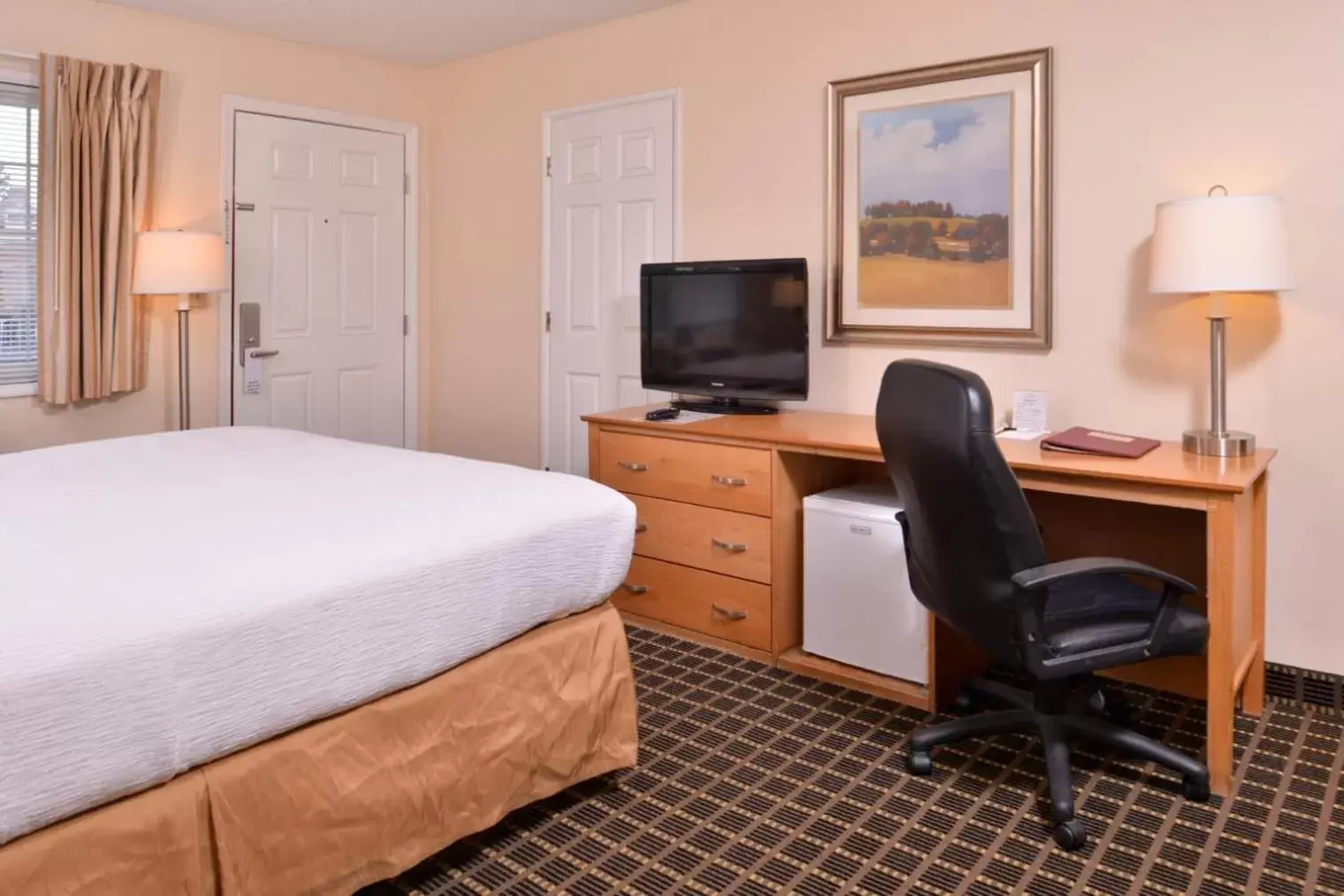 Bed in Campus Inn & Suites Eugene Downtown Bed in Campus Inn & Suites Eugene Downtown