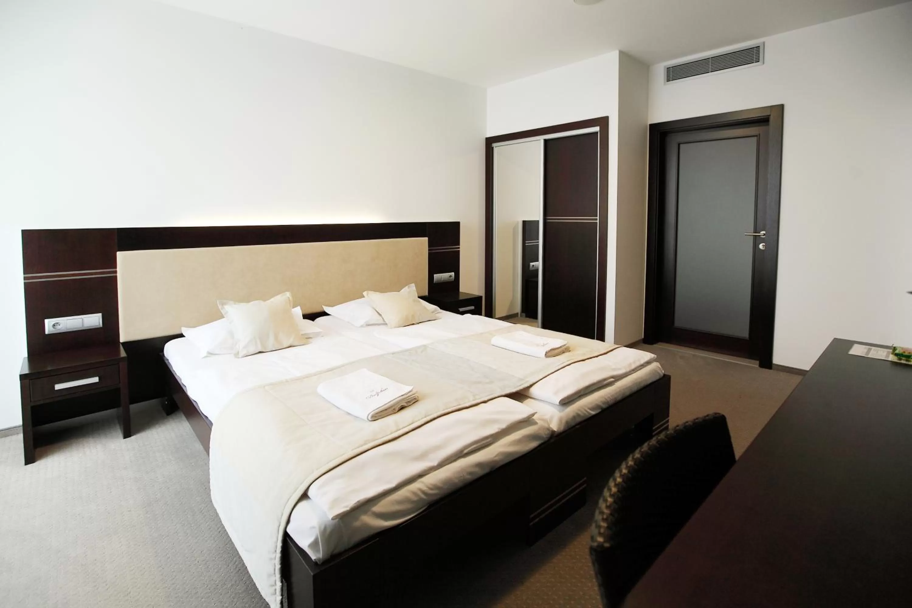 Decorative detail, Bed in Hotel Dolphin - Adult friendly