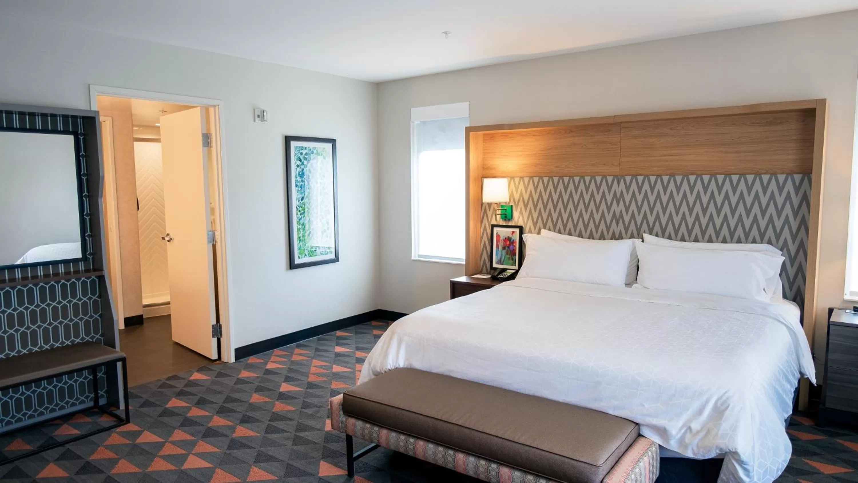 Photo of the whole room, Bed in Holiday Inn & Suites Philadelphia W - Drexel Hill by IHG