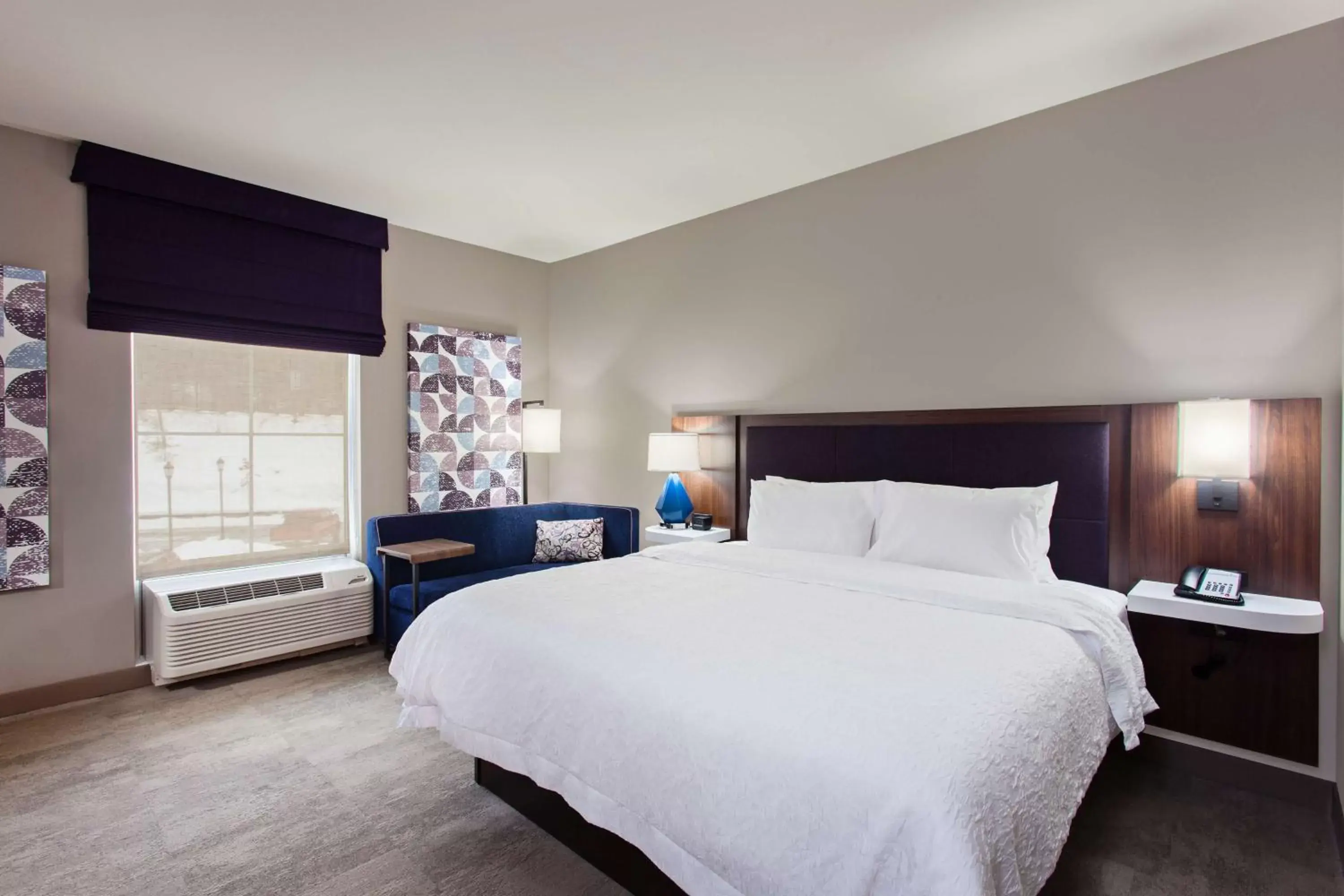 Living room, Bed in Hampton Inn & Suites Leavenworth