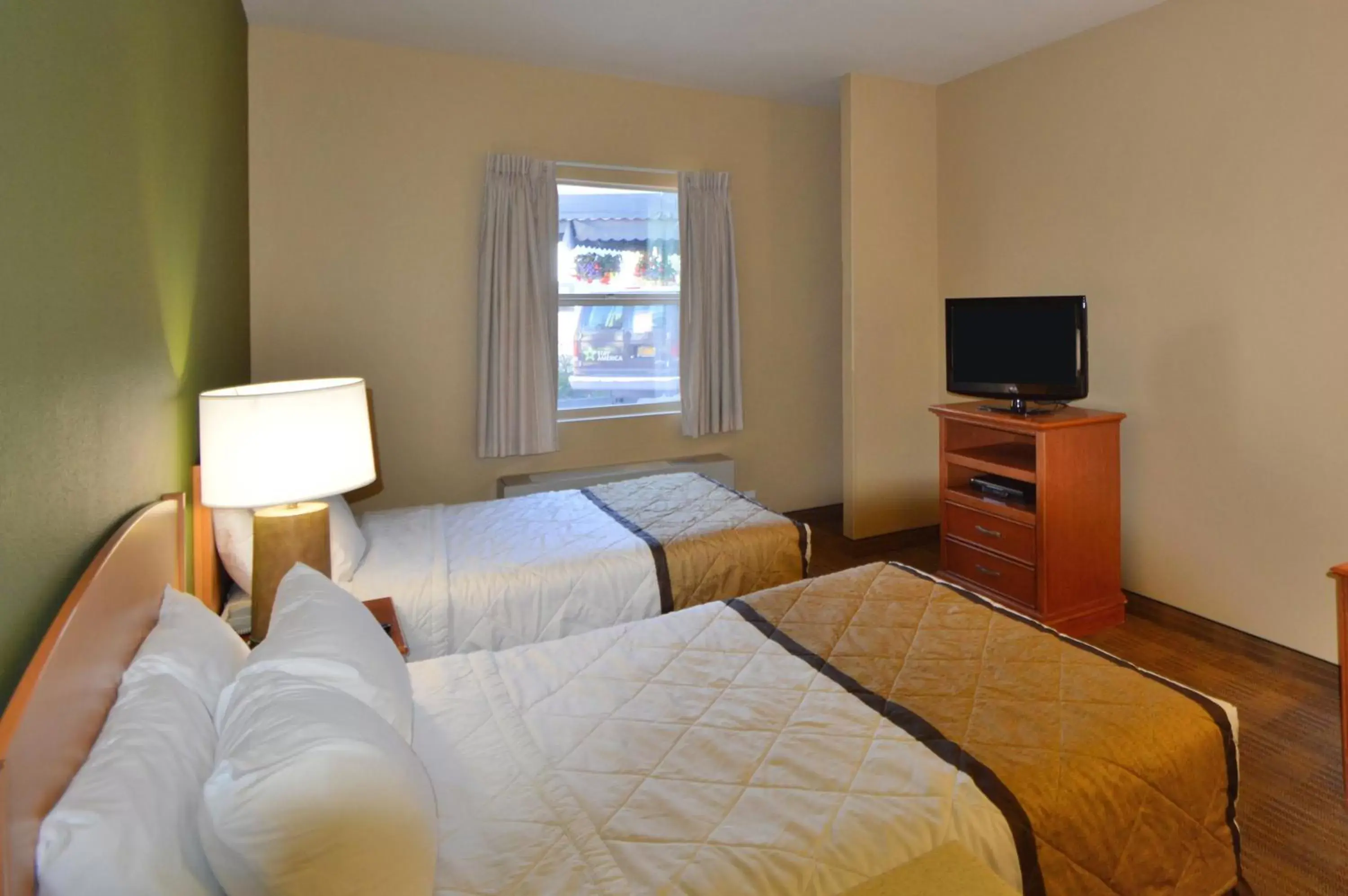 Bed in Extended Stay America Suites - Anchorage - Downtown