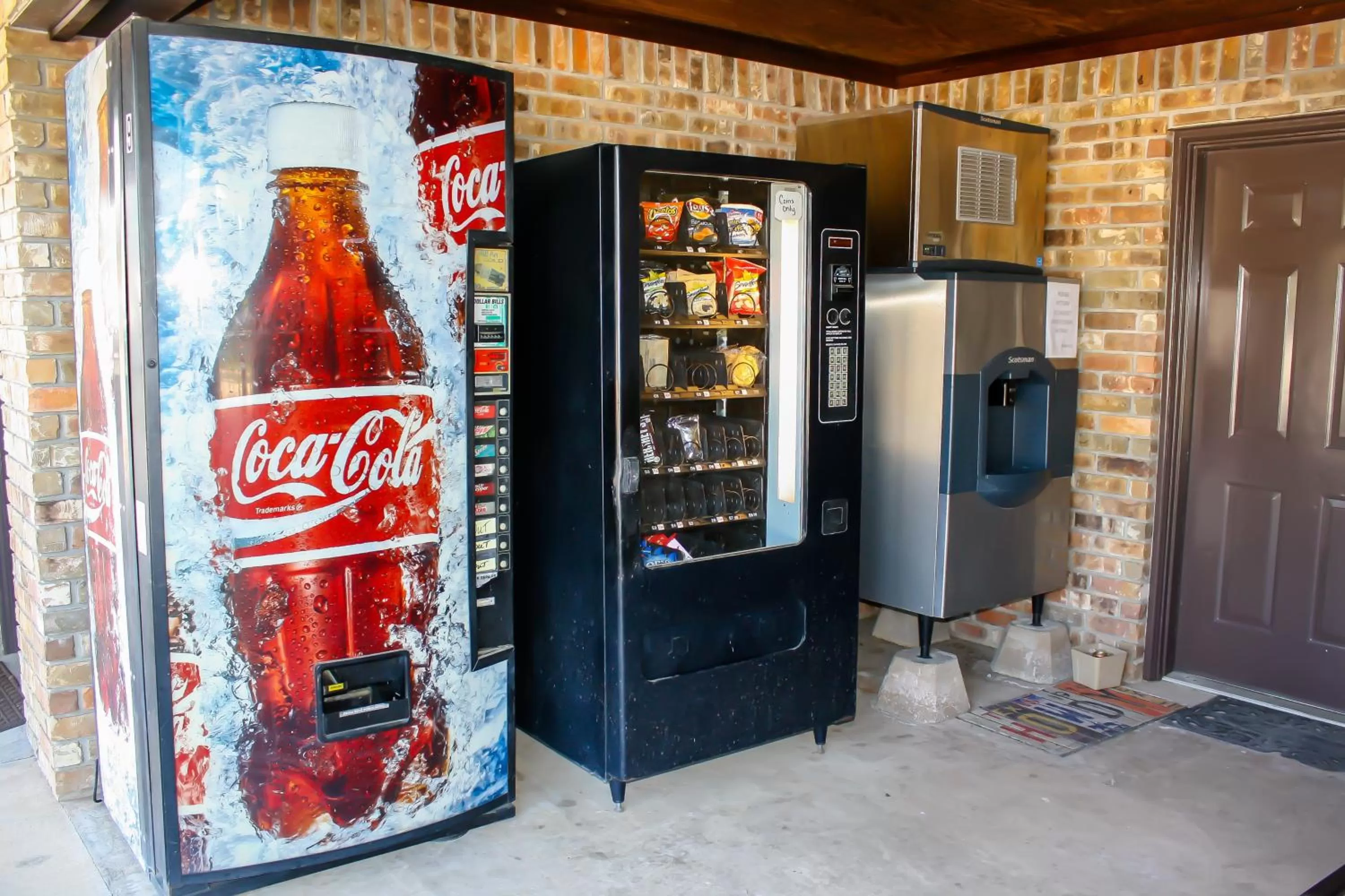 Food, Supermarket/Shops in Rayburn Inn