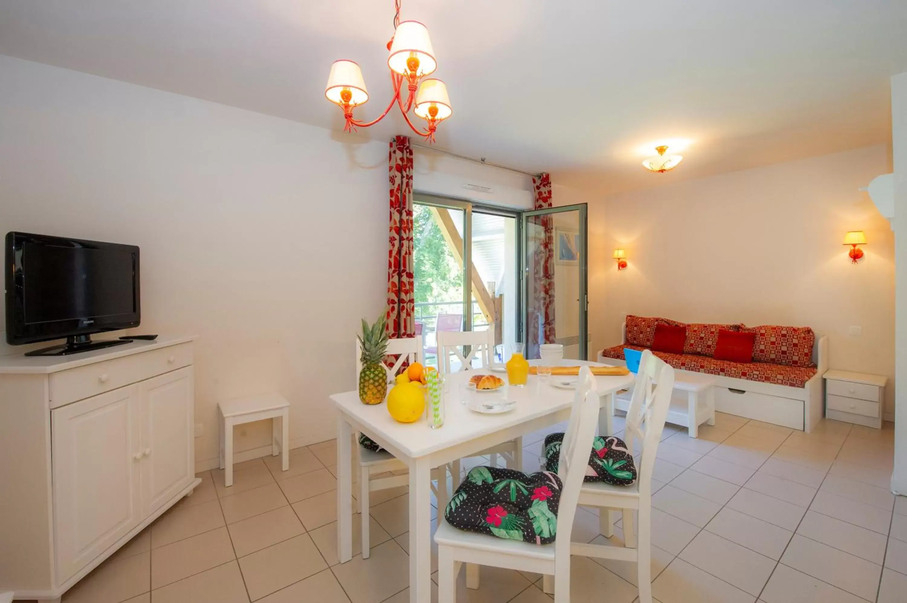 Seating area, Dining Area in Goélia Résidence Du Parc