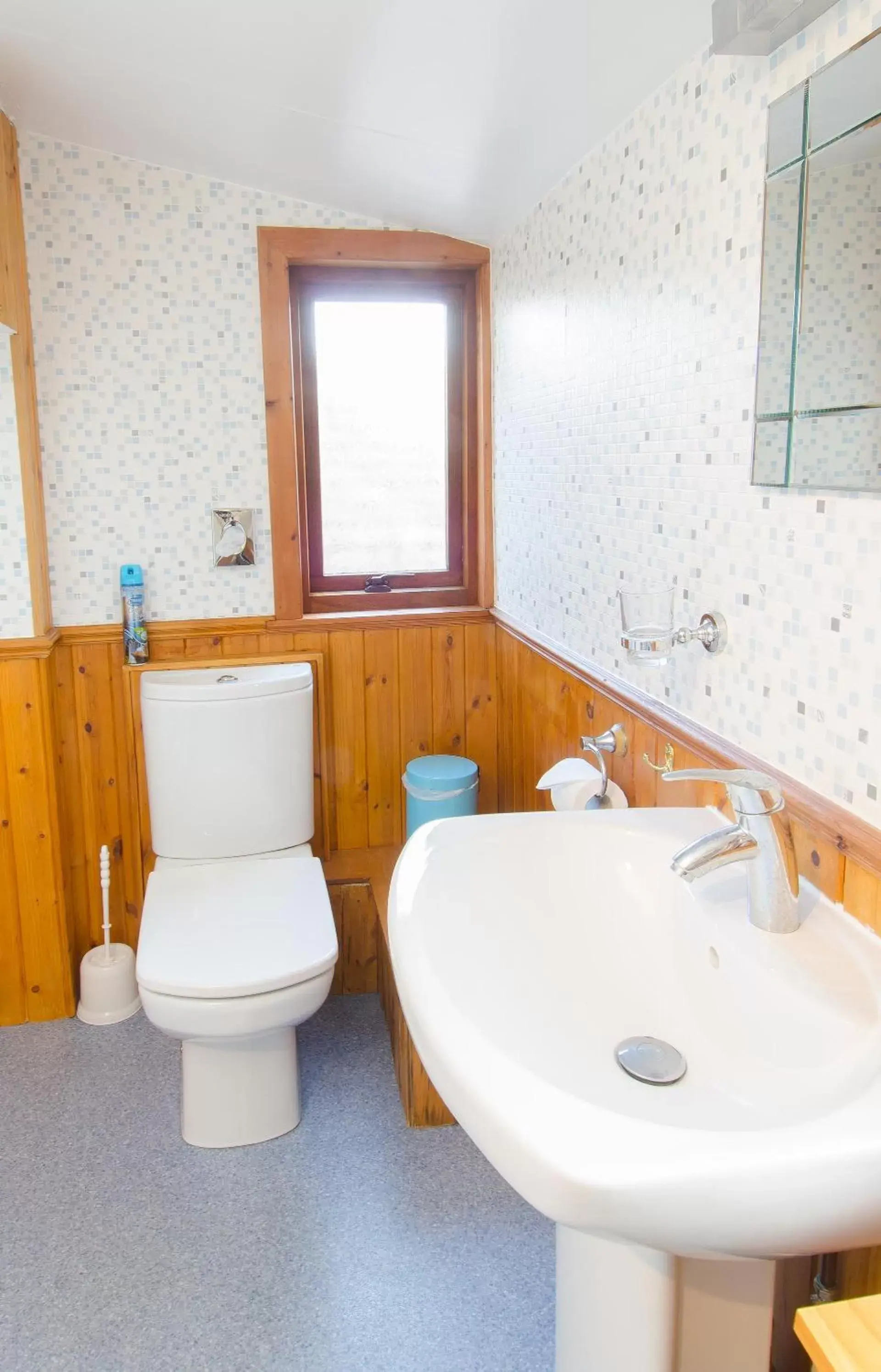 Bathroom in Dunvegan Bed & Breakfast
