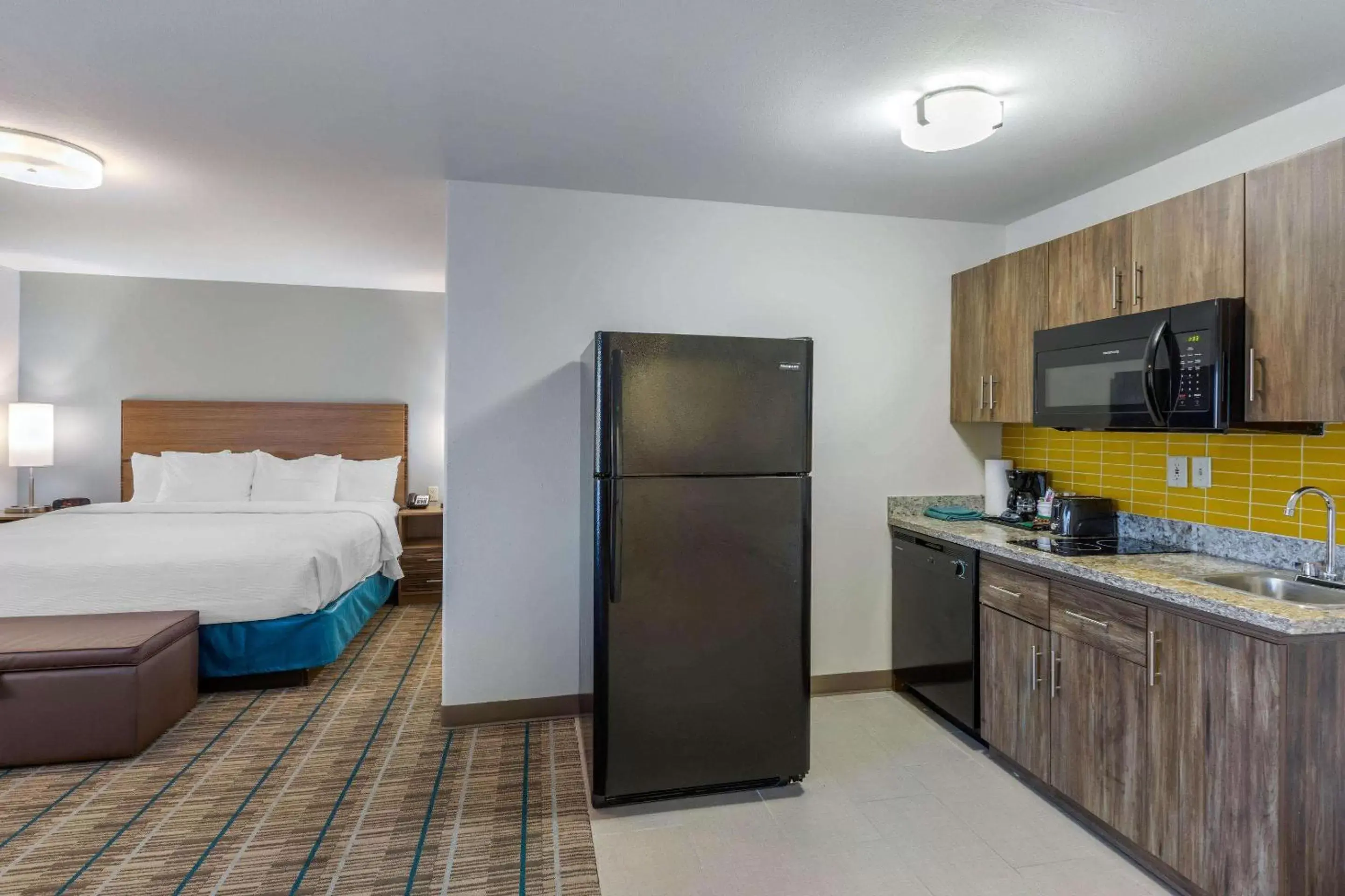 Photo of the whole room, Kitchen/Kitchenette in MainStay Suites El Centro I-8