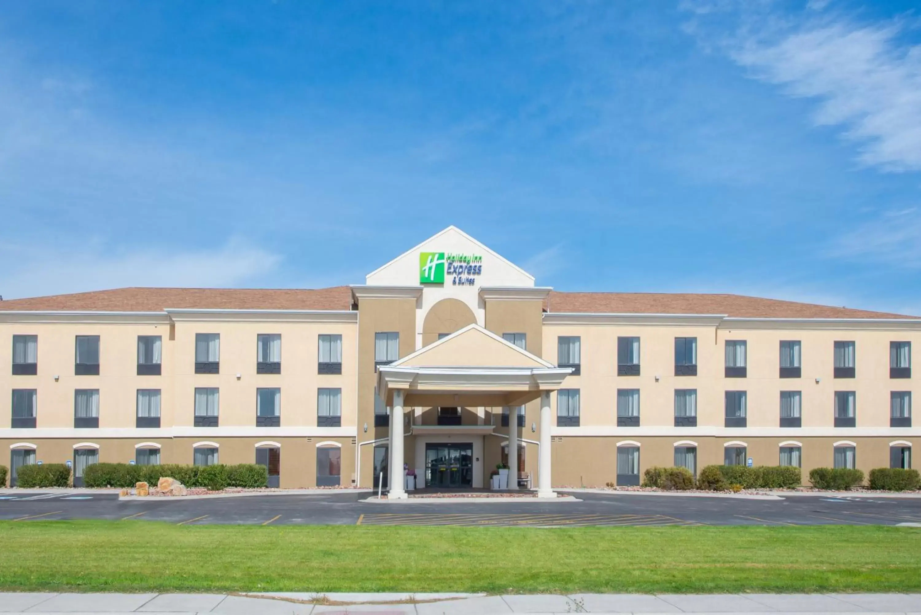 Property Building in Holiday Inn Express & Suites Douglas, an IHG Hotel