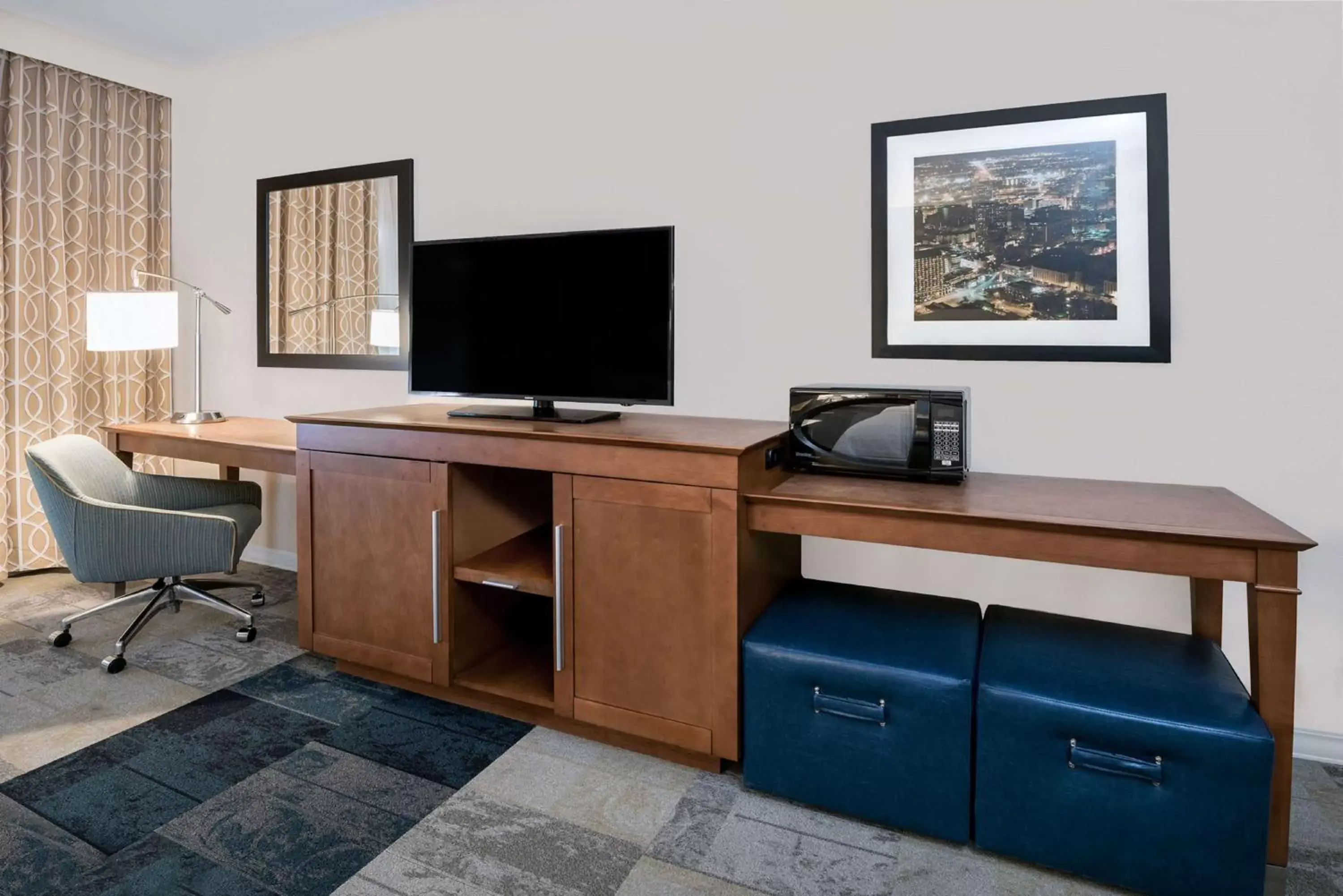 Bedroom, TV/Entertainment Center in Hampton Inn & Suites San Antonio Brooks City Base, TX