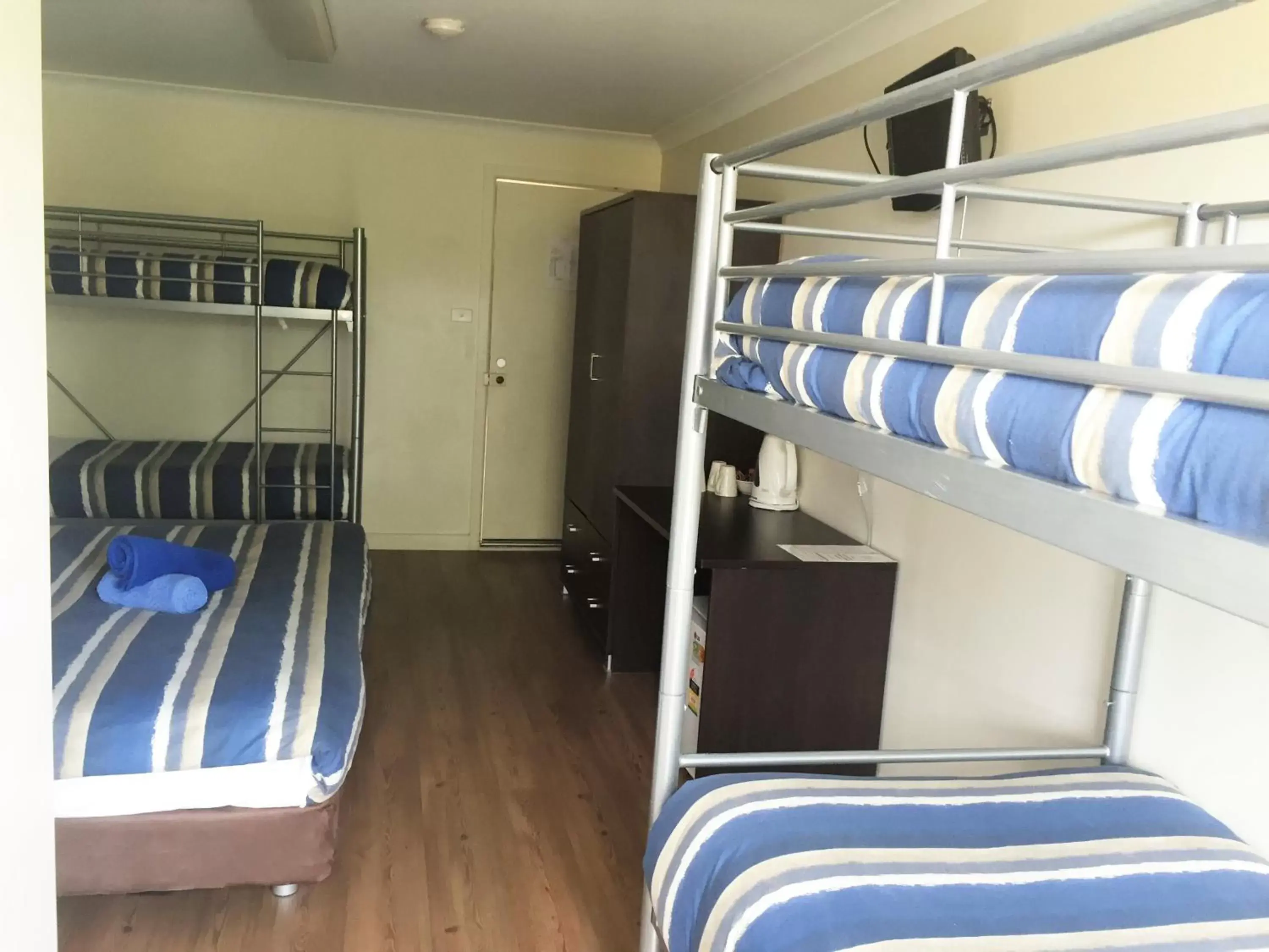 Photo of the whole room, Bunk Bed in Siesta Villa