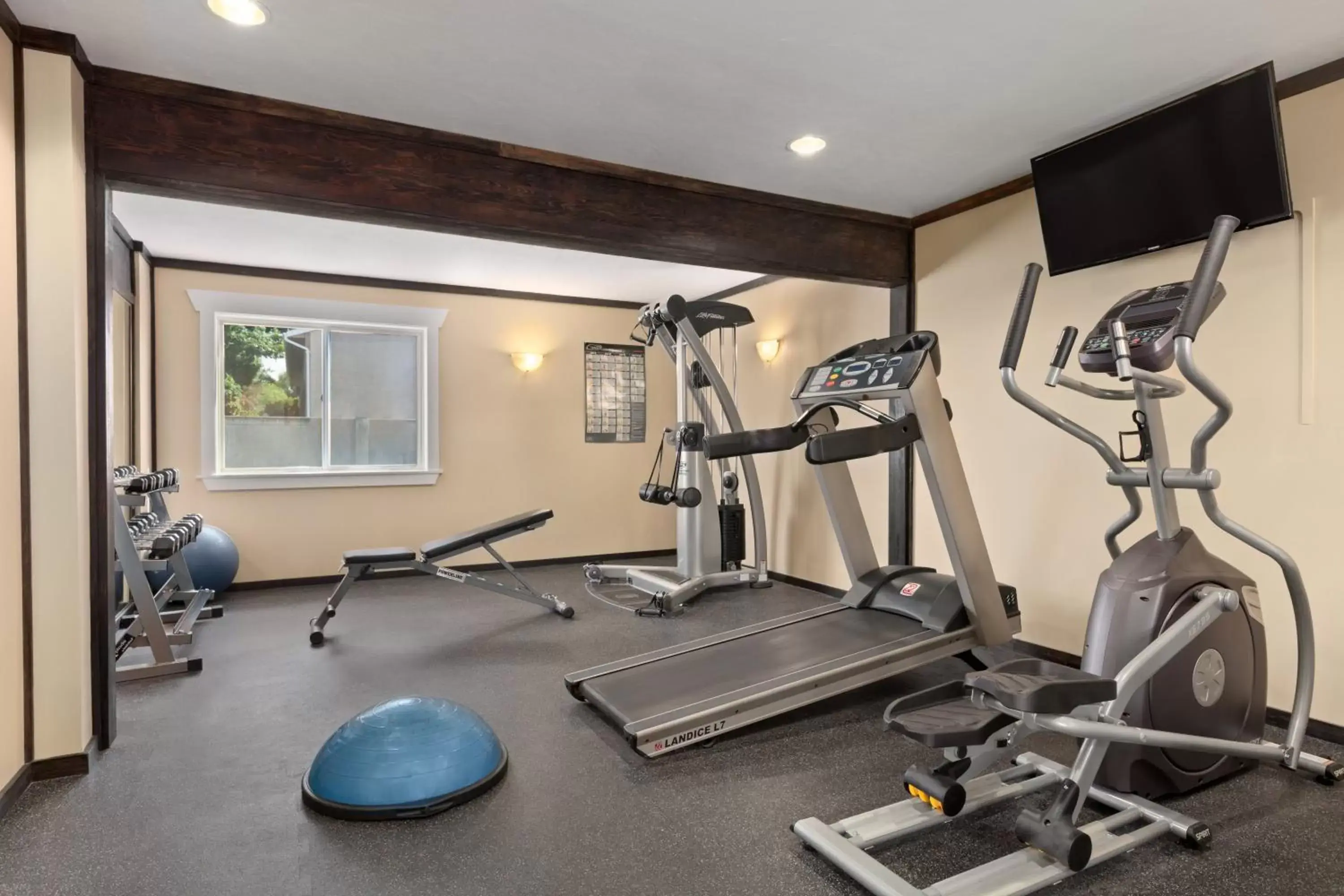 Fitness centre/facilities, Fitness Center/Facilities in Days Inn by Wyndham Kelowna