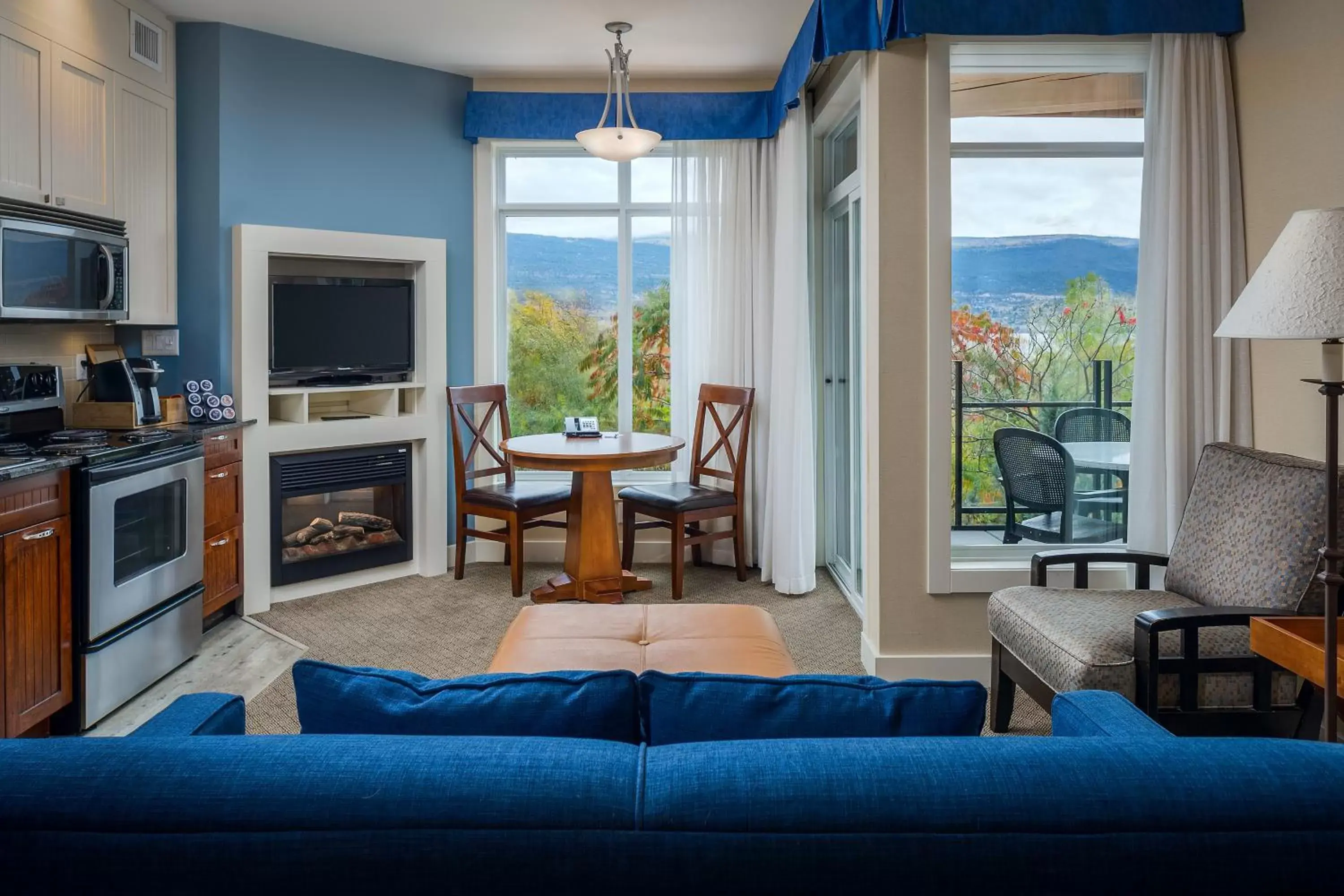 Living room, Seating Area in Summerland Waterfront Resort & Spa