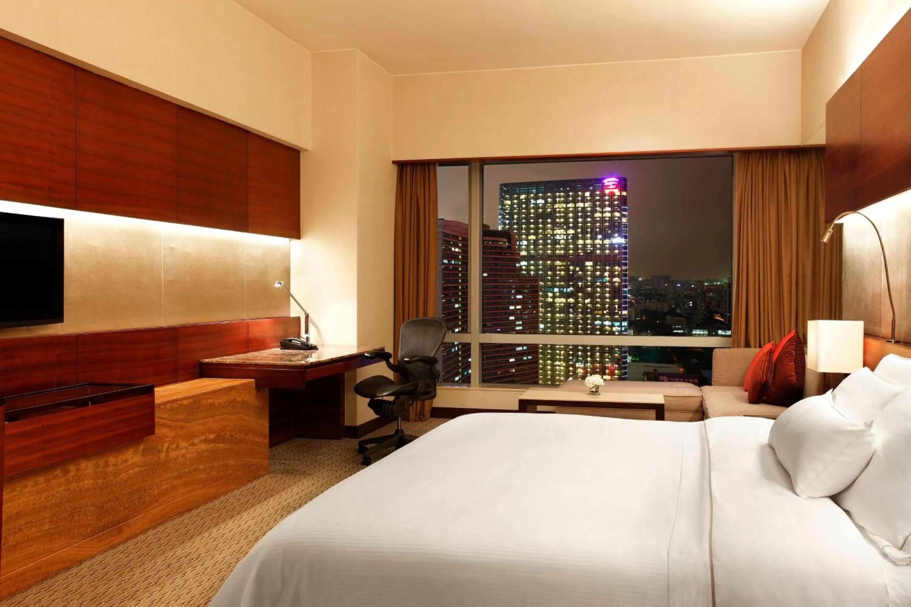 Photo of the whole room, Bed in The Westin Guangzhou