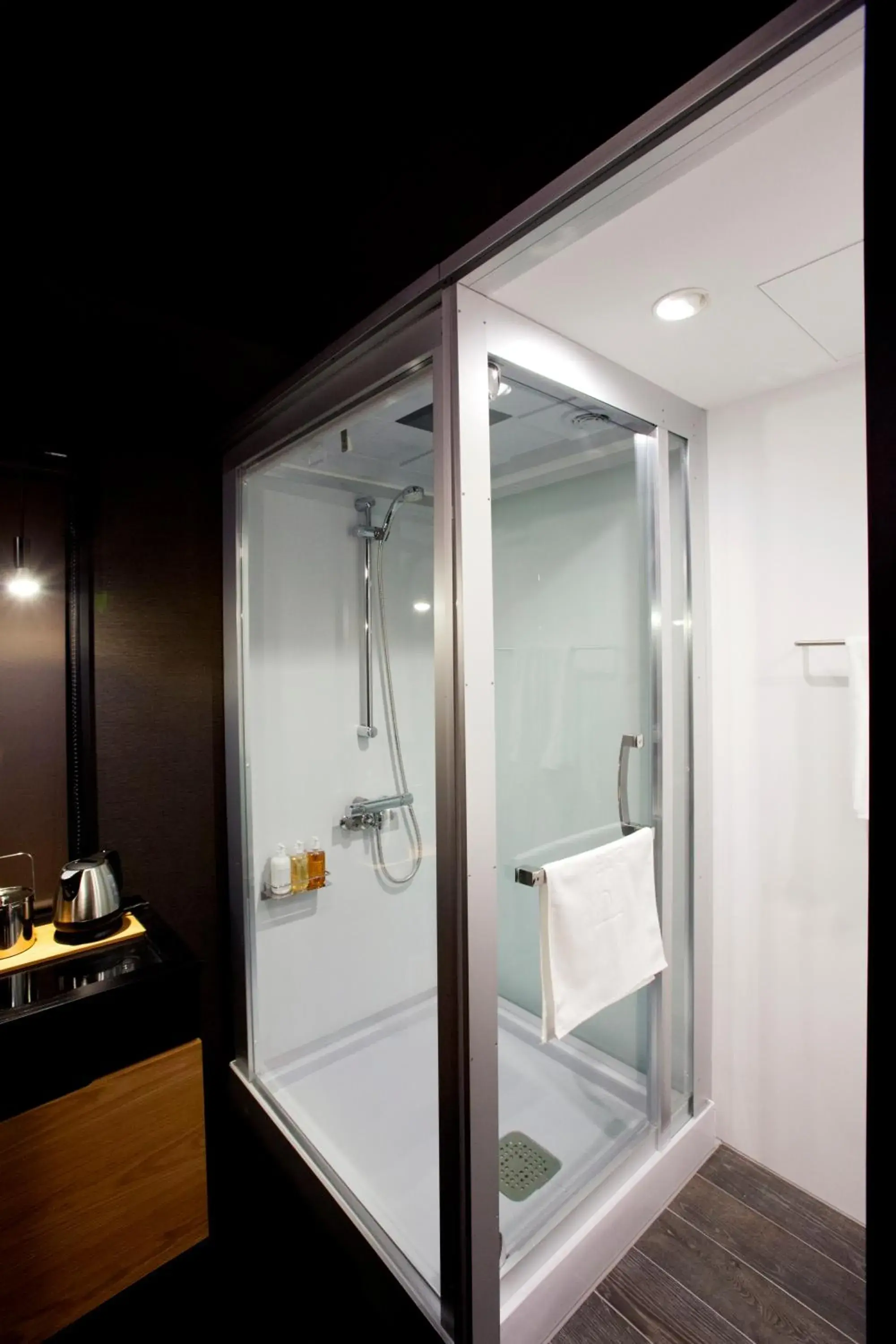 Shower, Bathroom in Hotel Risveglio Akasaka