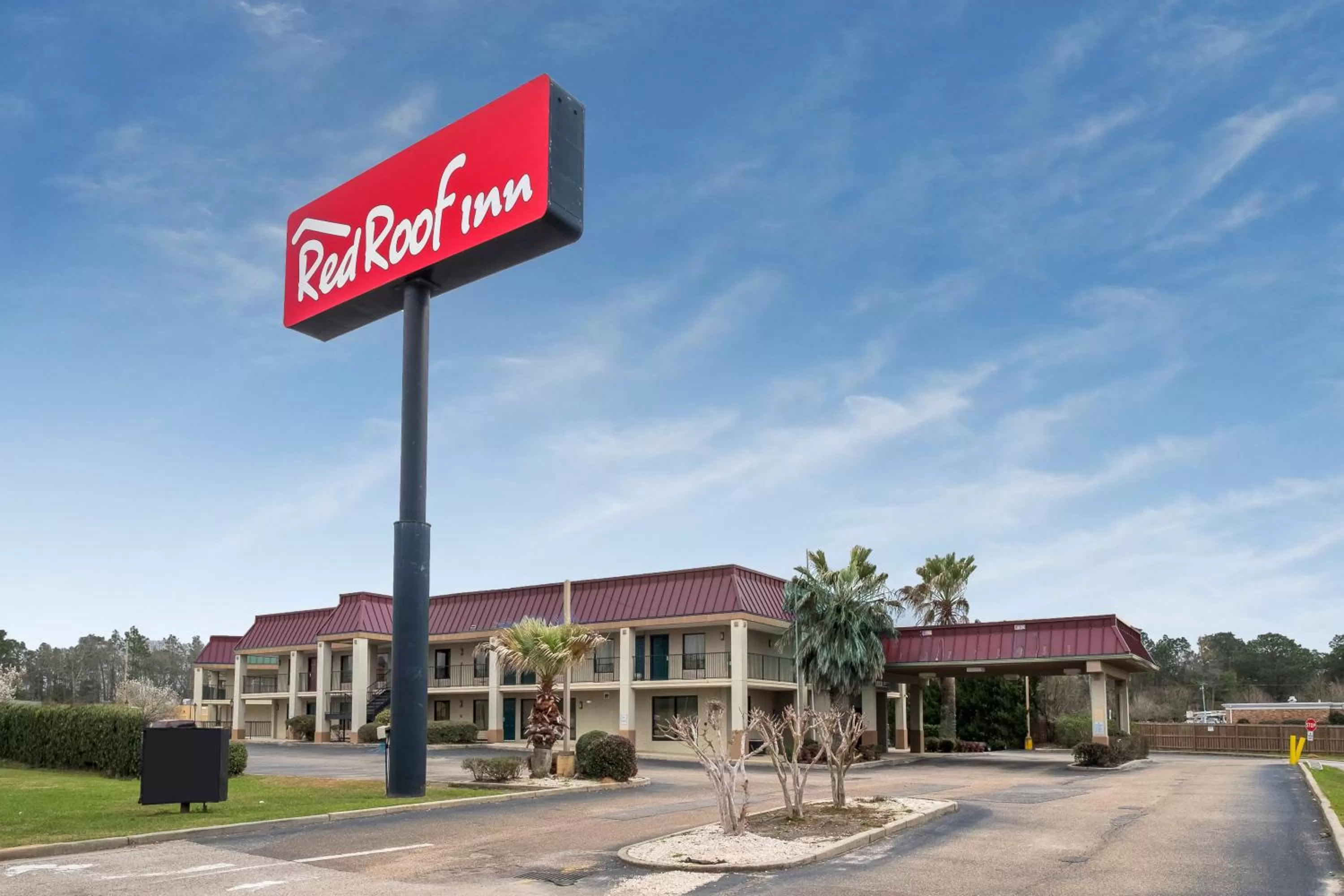 Property building in Red Roof Inn Mobile North – Saraland