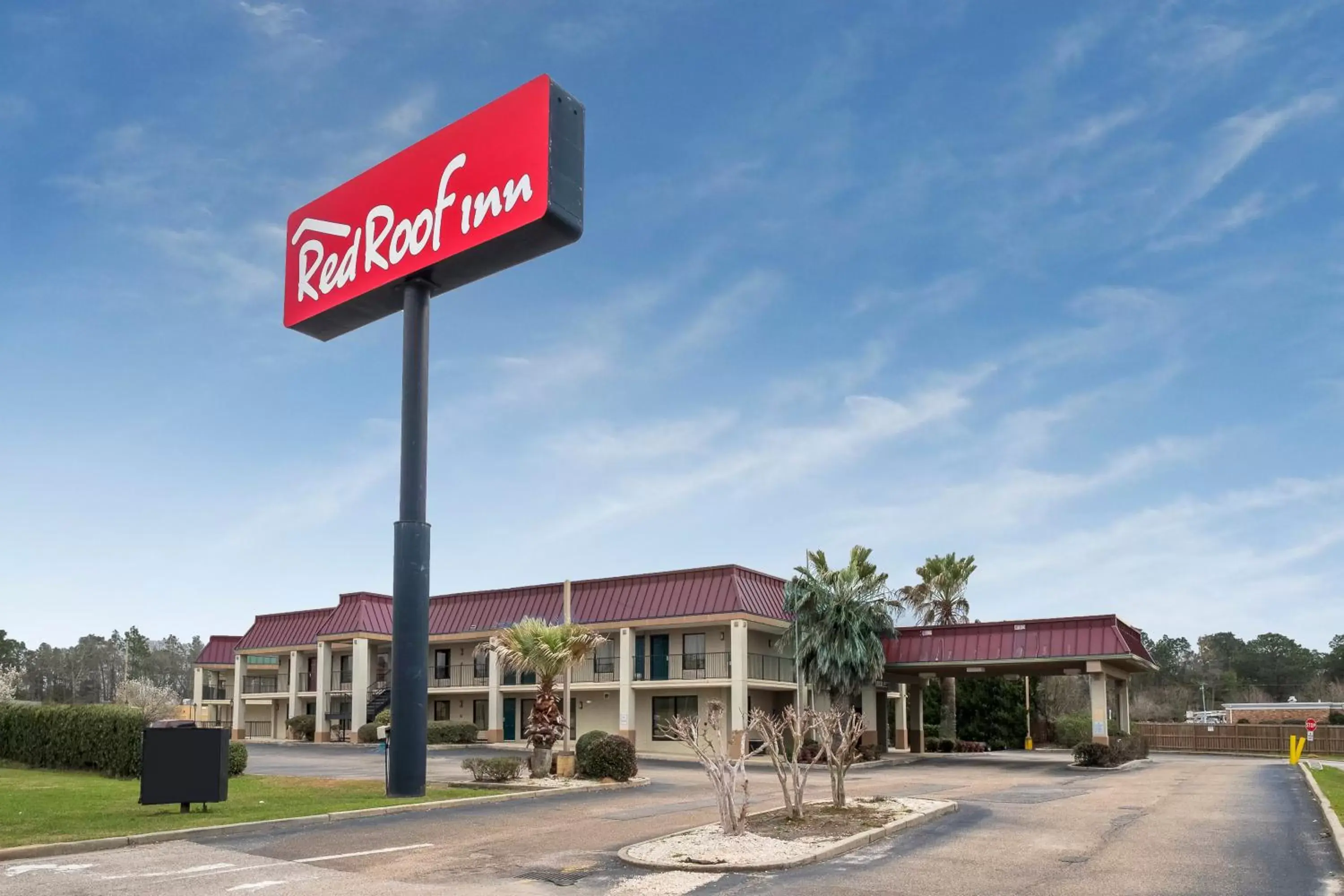 Property Building in Red Roof Inn Mobile North – Saraland