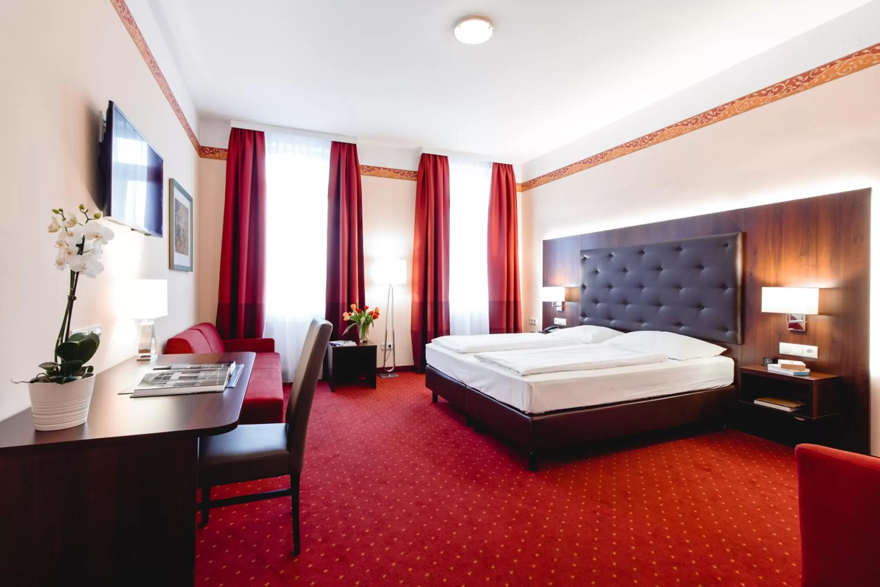 Photo of the whole room, Bed in Hotel Allegro Wien