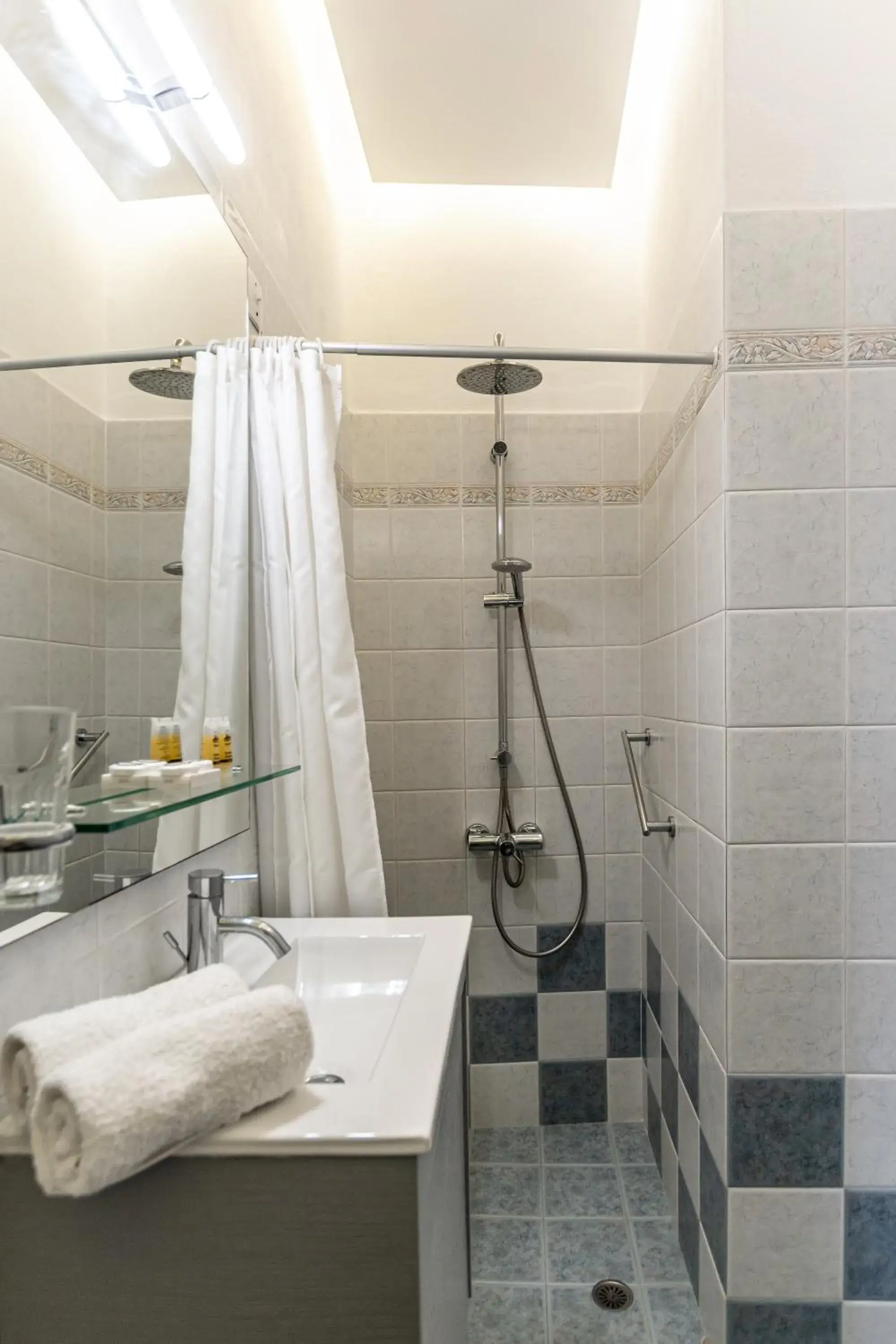 Bathroom in Hotel Palatia