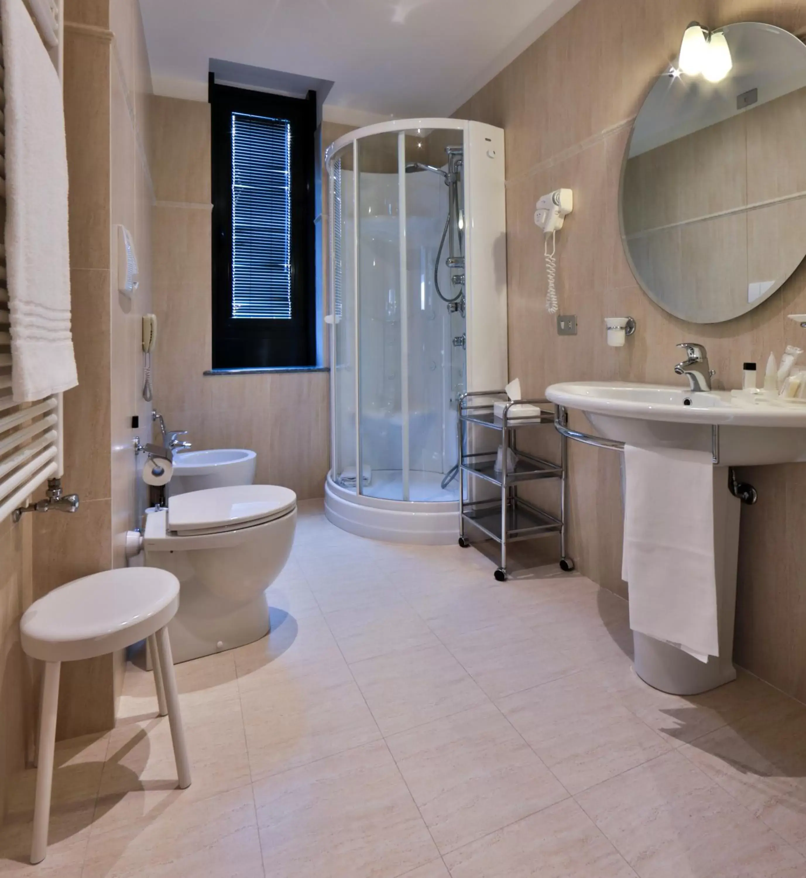 Shower, Bathroom in Best Western Plus Executive Hotel and Suites