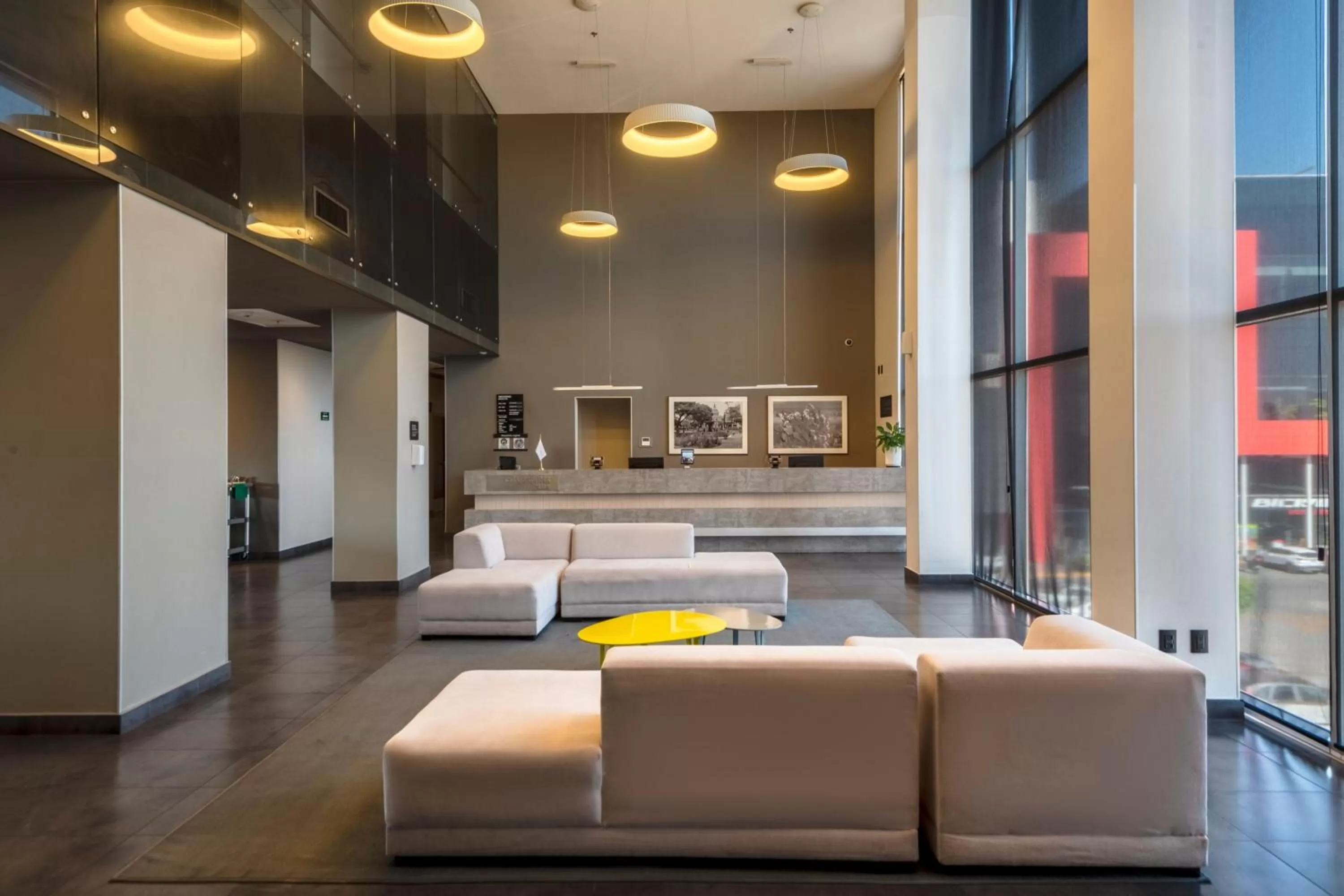 Lobby or reception in City Express Plus by Marriott Guadalajara Palomar