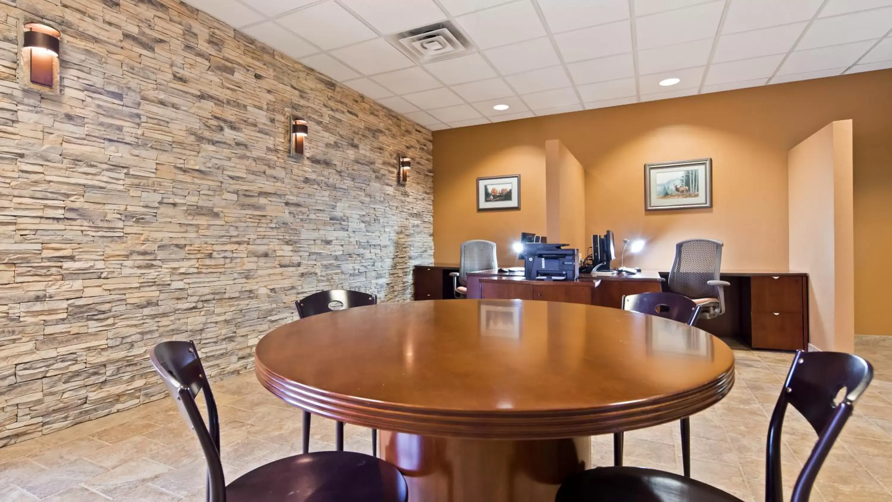 Business facilities in Best Western Plus Raton Hotel