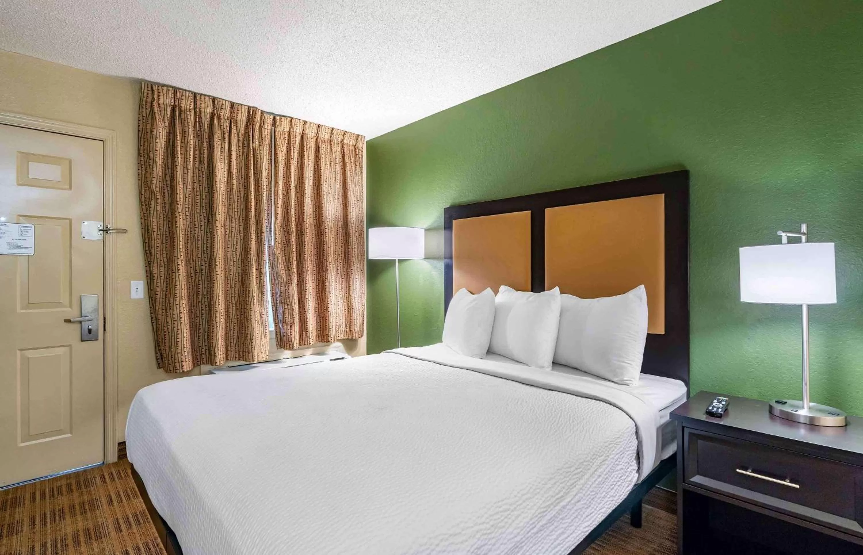 Bedroom, Bed in Extended Stay America Select Suites - Tampa - Brandon