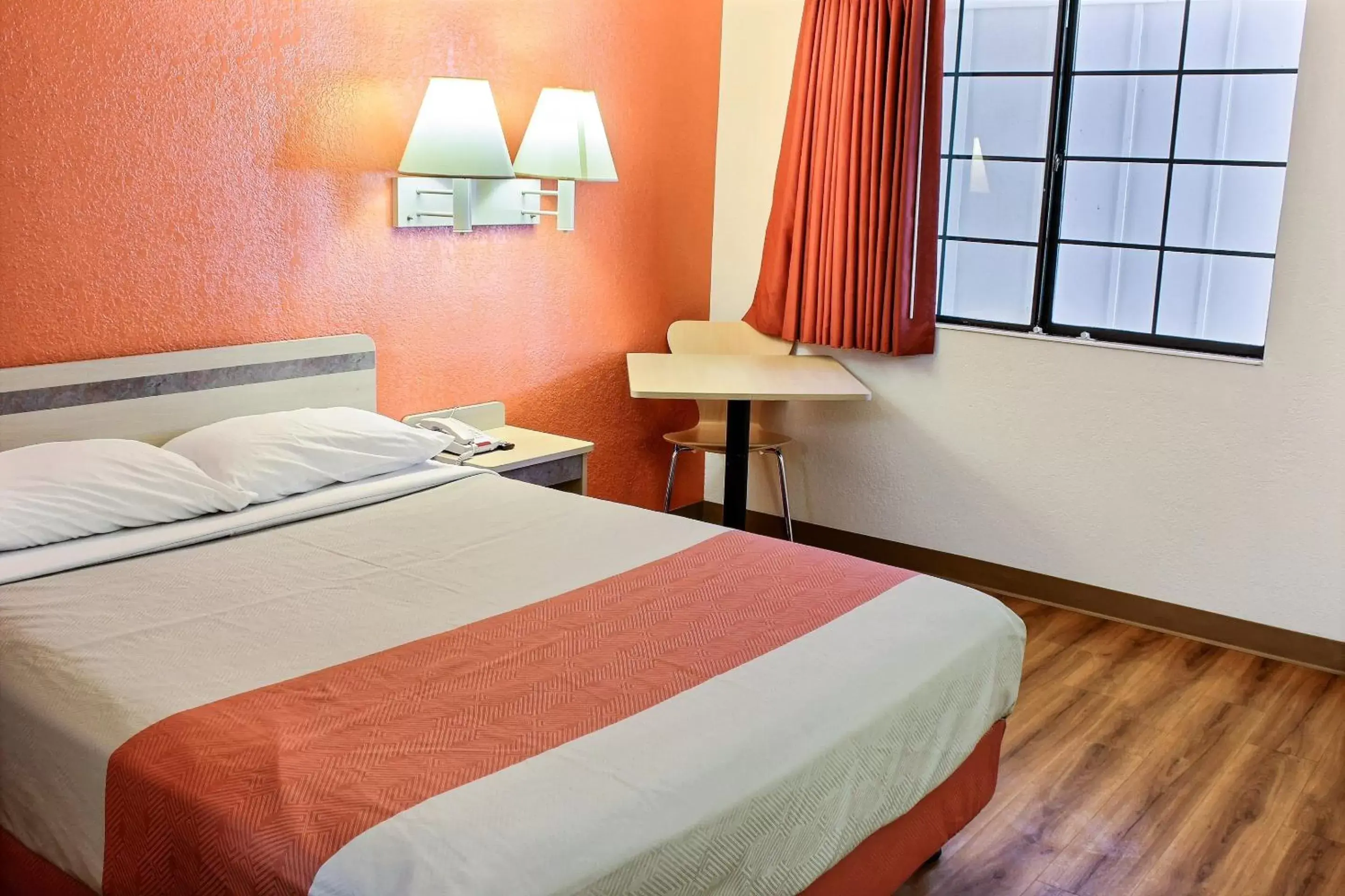 Deluxe Queen Suite in Motel 6-Coalinga, CA - East Deluxe Queen Suite in Motel 6-Coalinga, CA - East