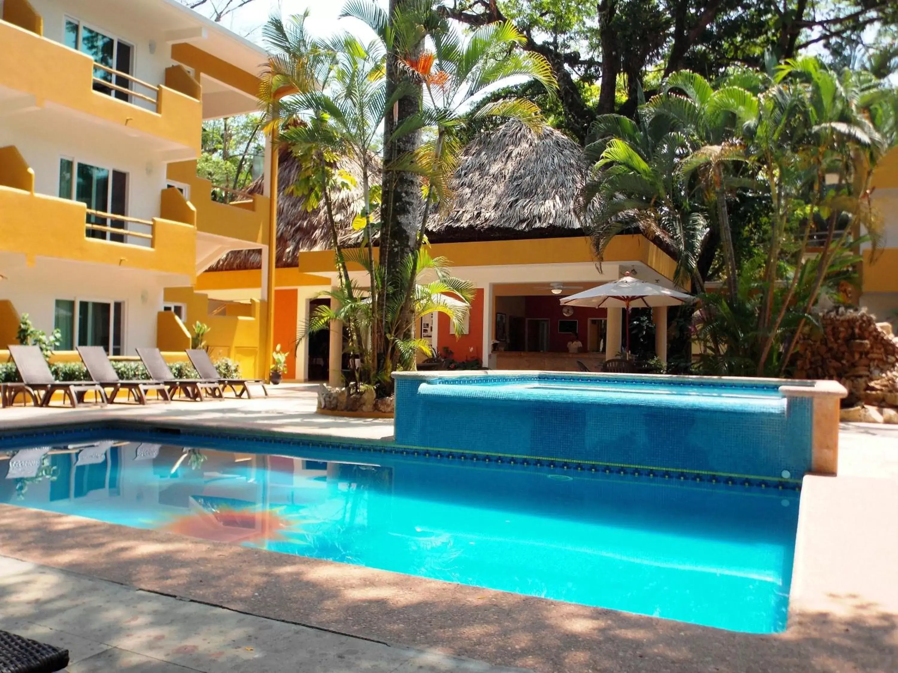 Swimming Pool in Hotel Chablis Palenque