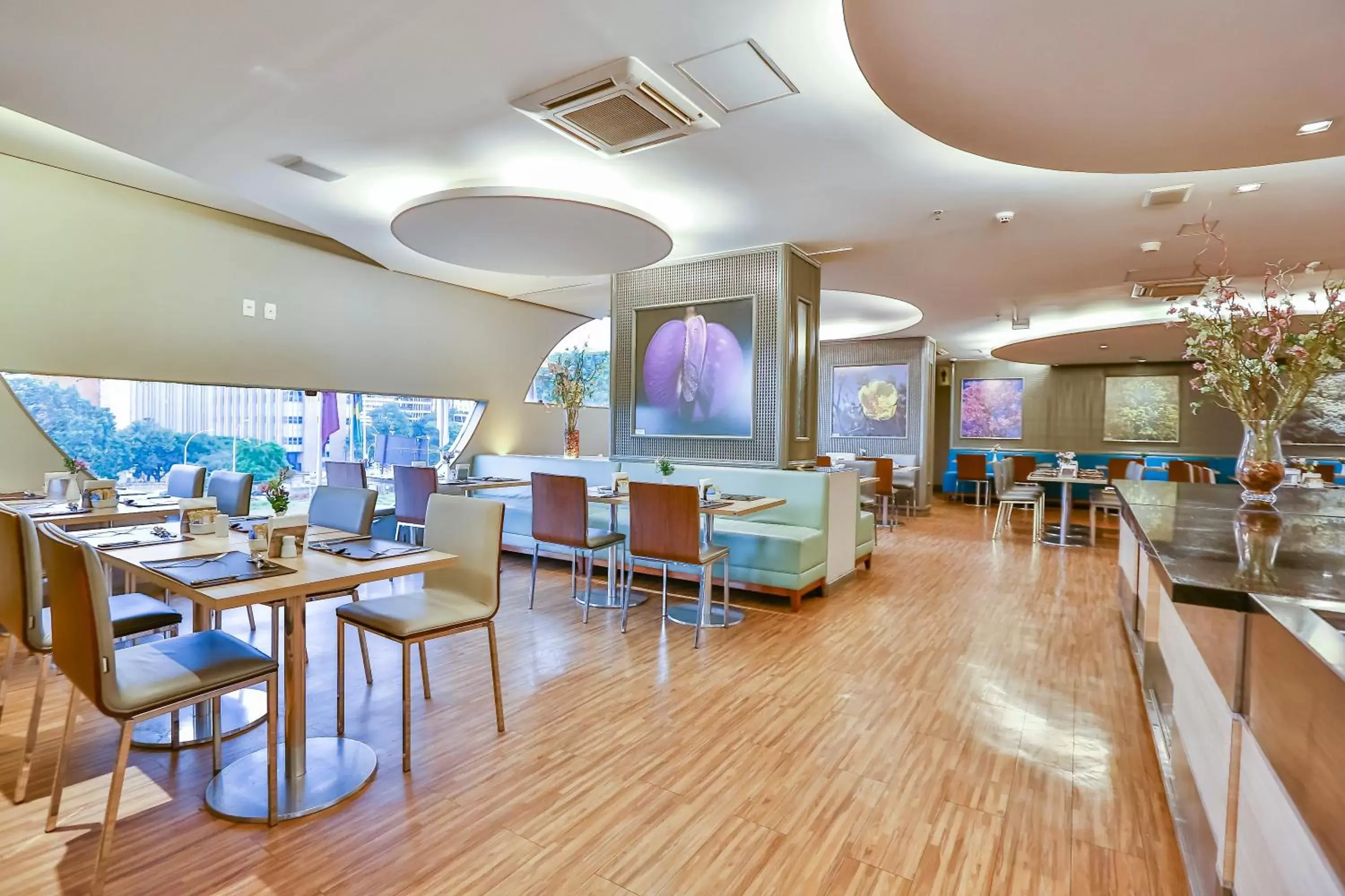 Restaurant/places to eat in St Paul Plaza Hotel Restaurant/places to eat in St Paul Plaza Hotel