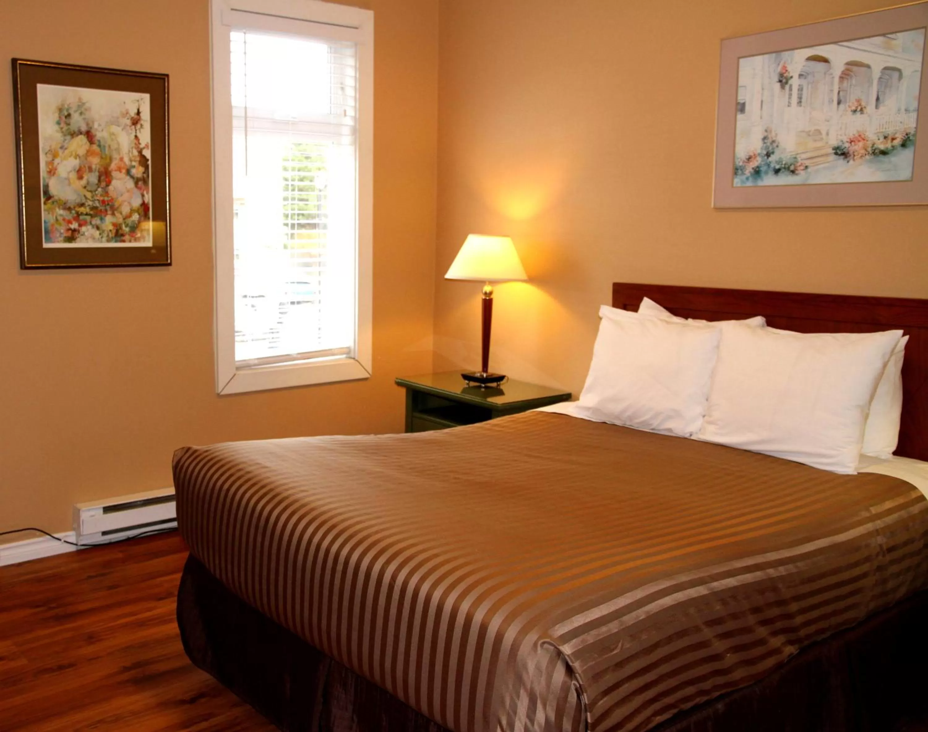 Bed in Hotel Squamish