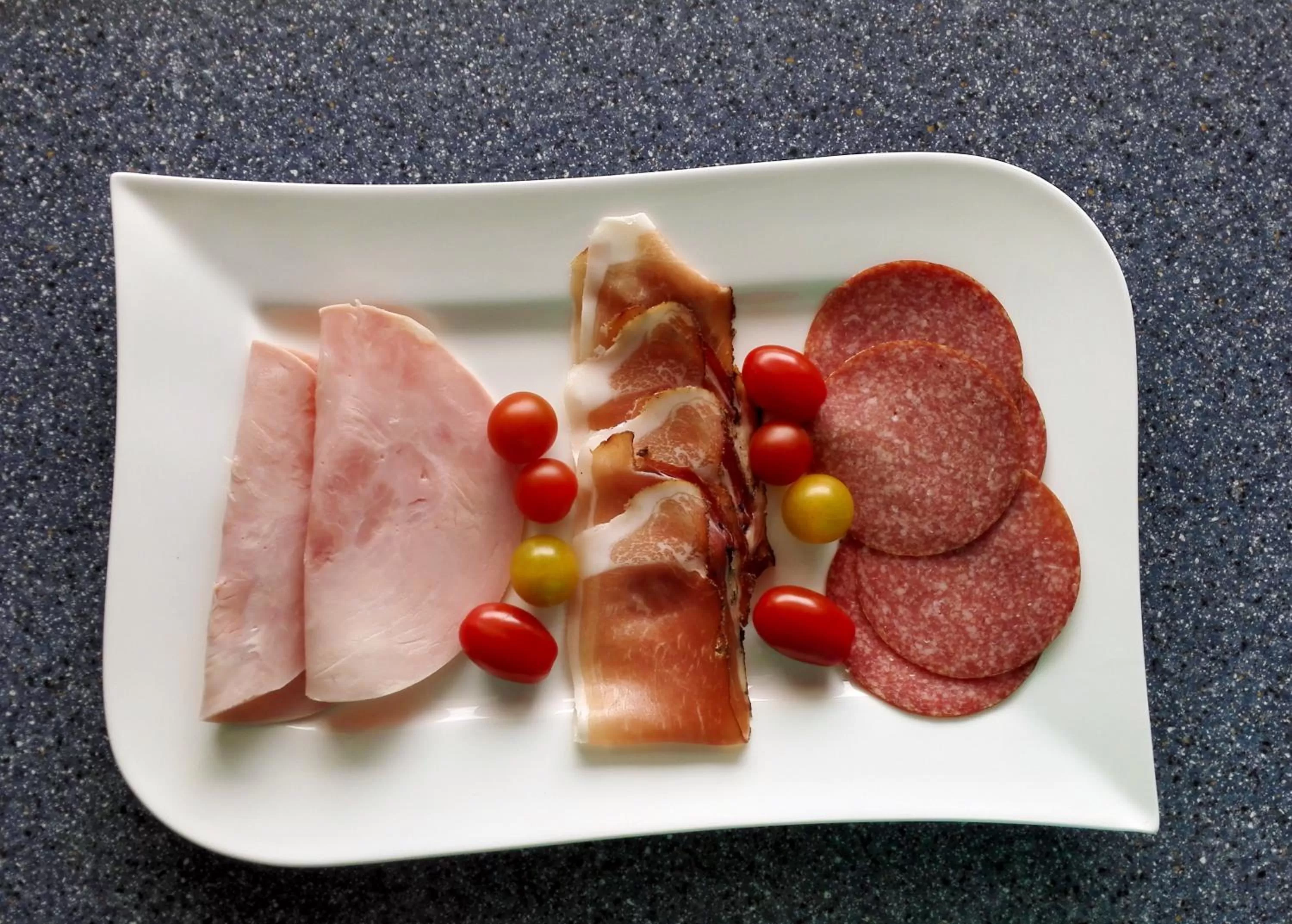 Food and drinks in Bed and Breakfast am Höhenweg