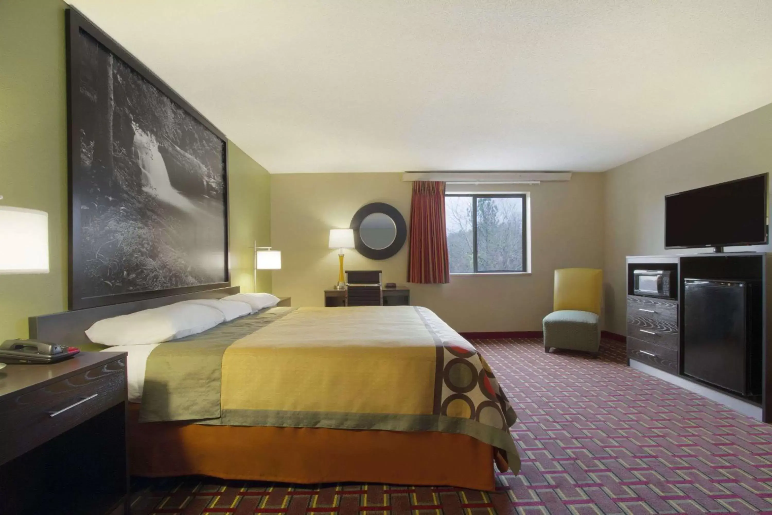 Photo of the whole room, Bed in Super 8 by Wyndham Homewood Birmingham Area