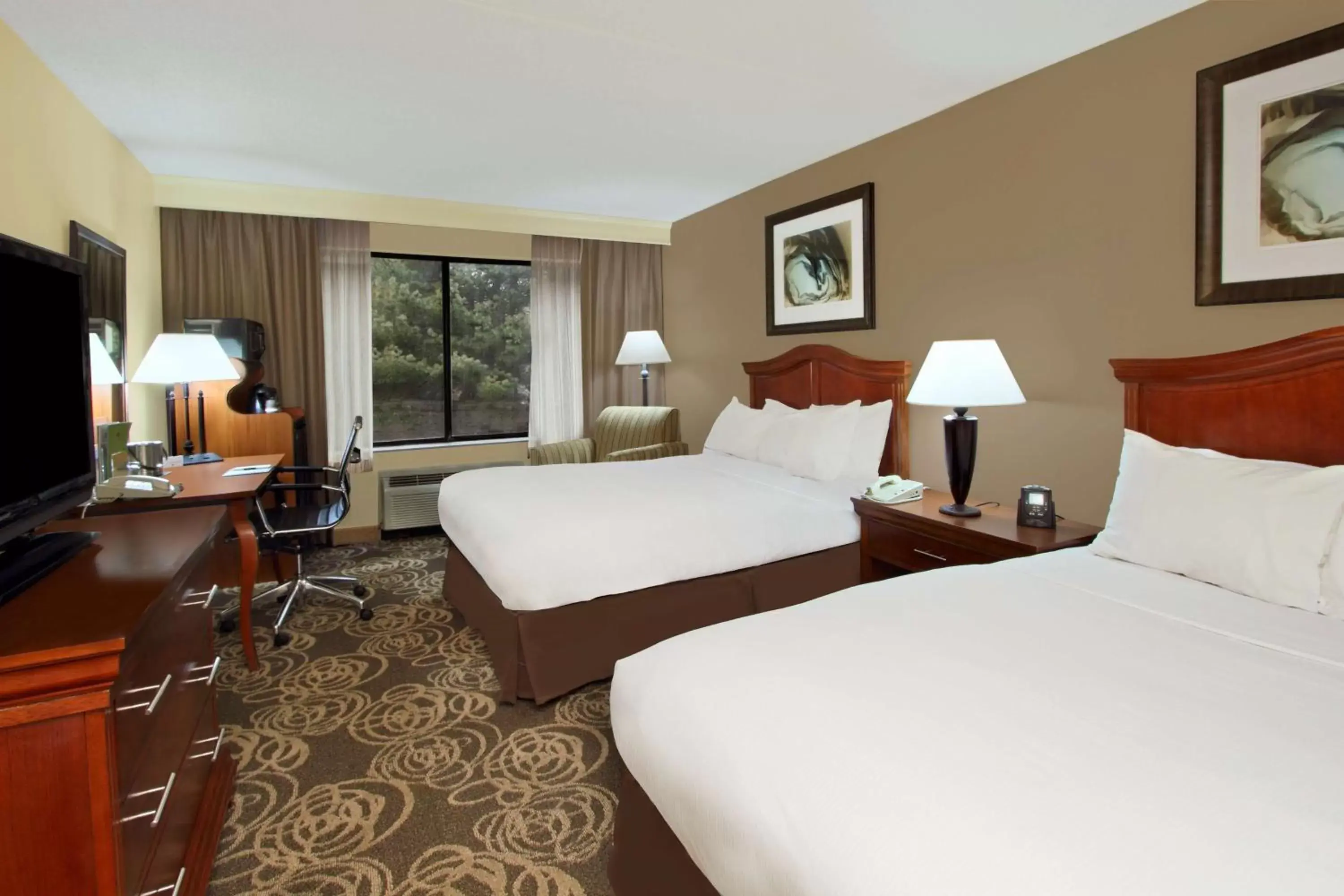 Bedroom, Bed in DoubleTree by Hilton Mahwah