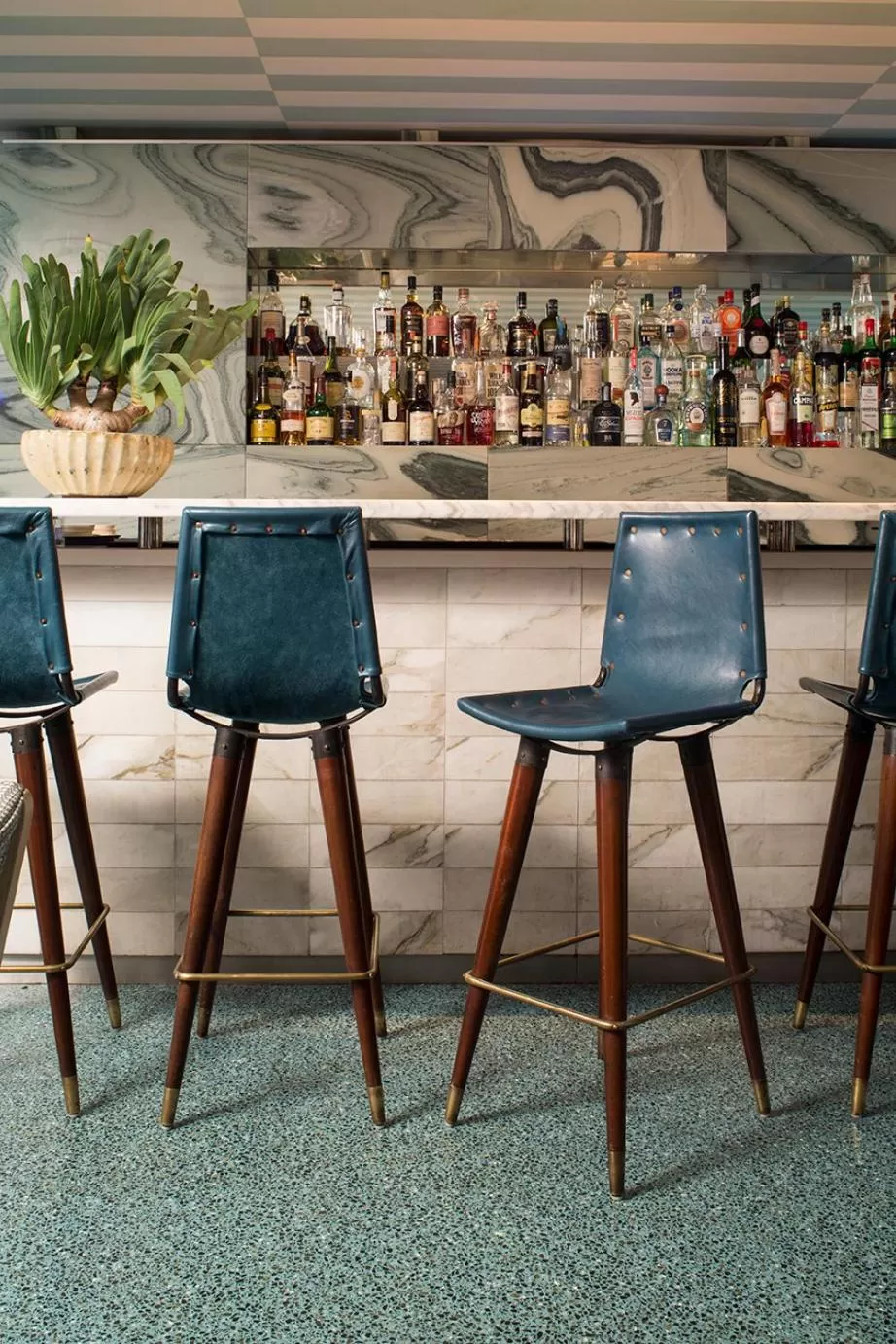 Lounge or bar in Avalon Hotel Beverly Hills, a Member of Design Hotels