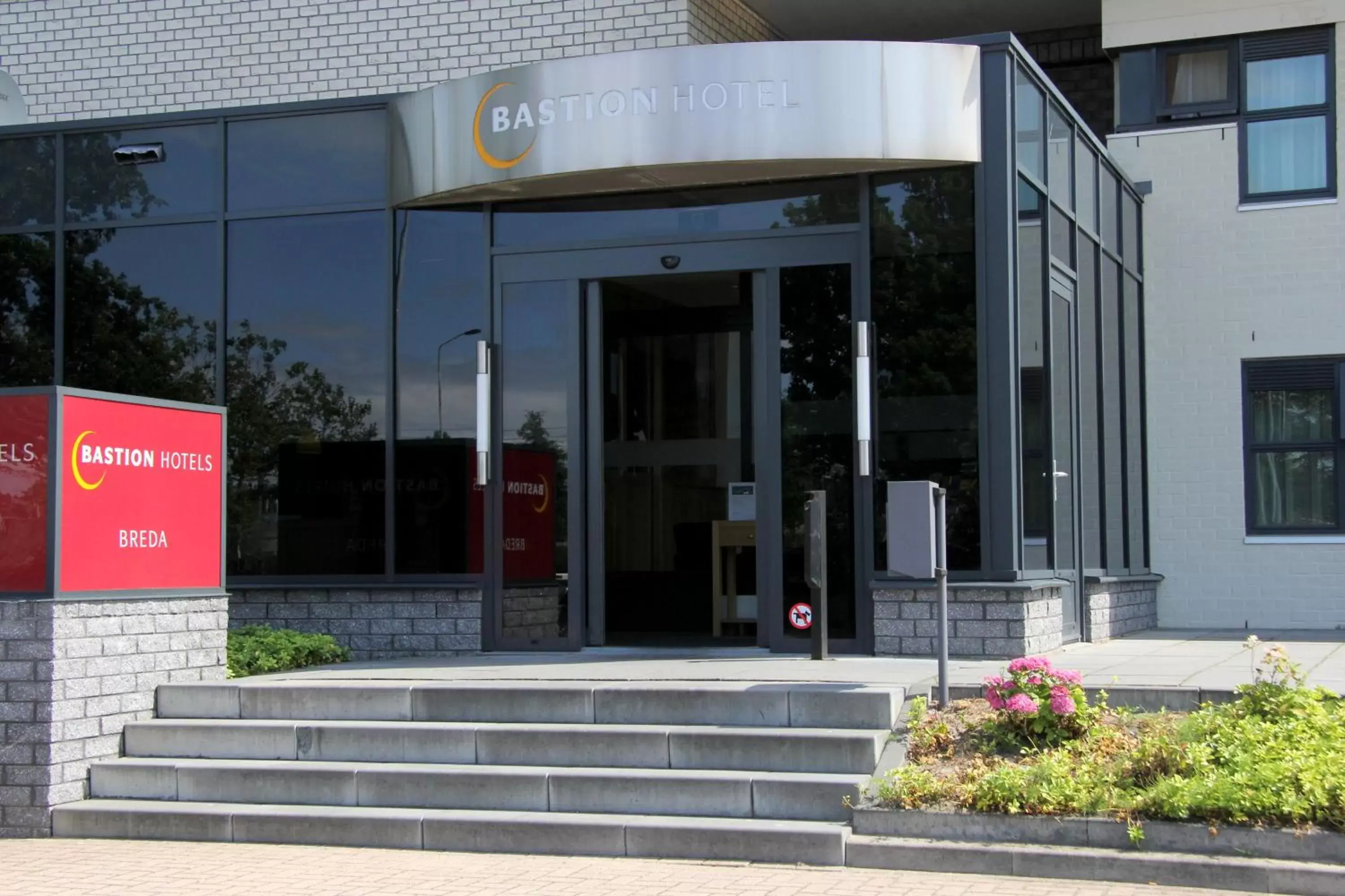 Facade/Entrance in Bastion Hotel Breda