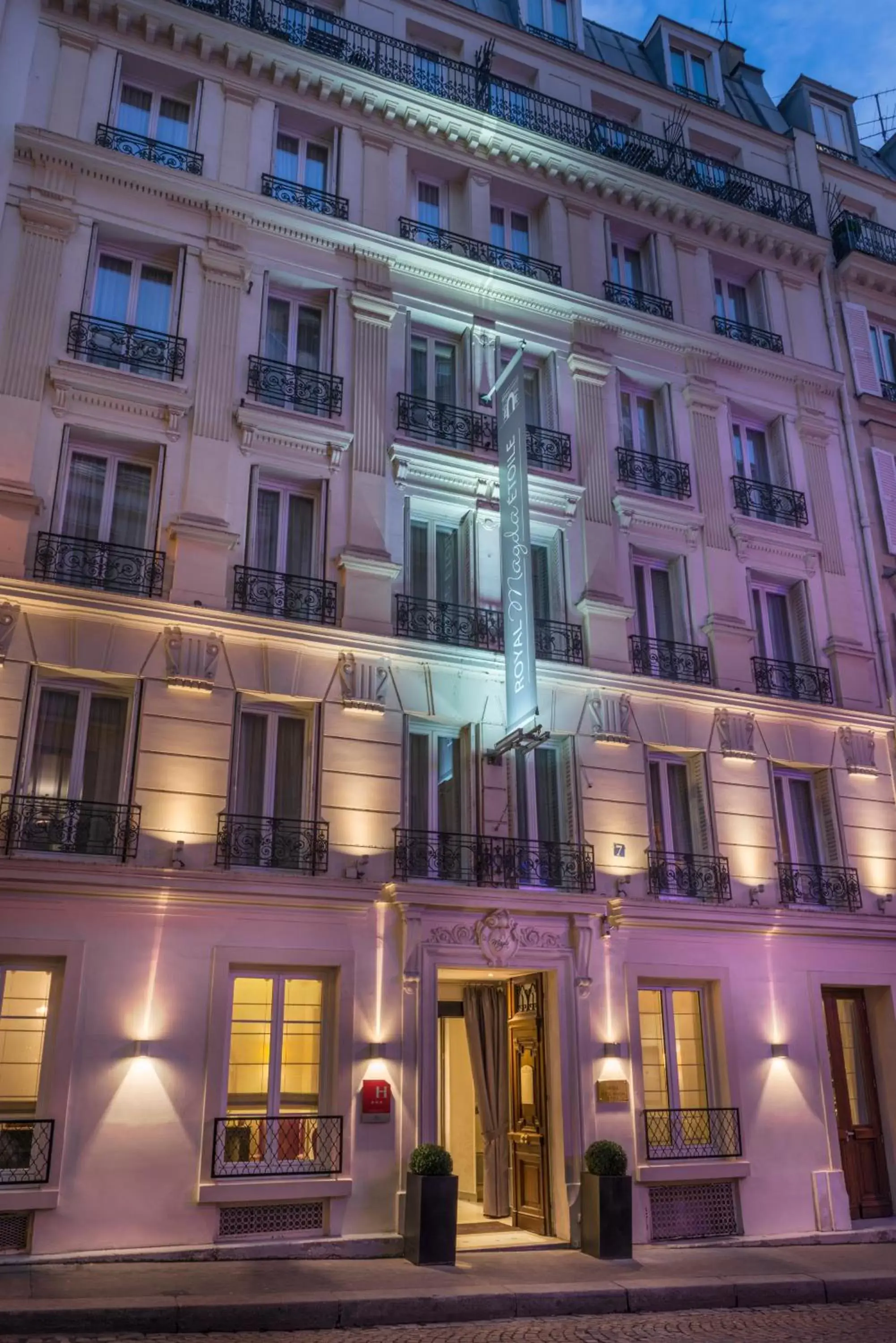 Facade/entrance, Property Building in Magda Champs Elysées