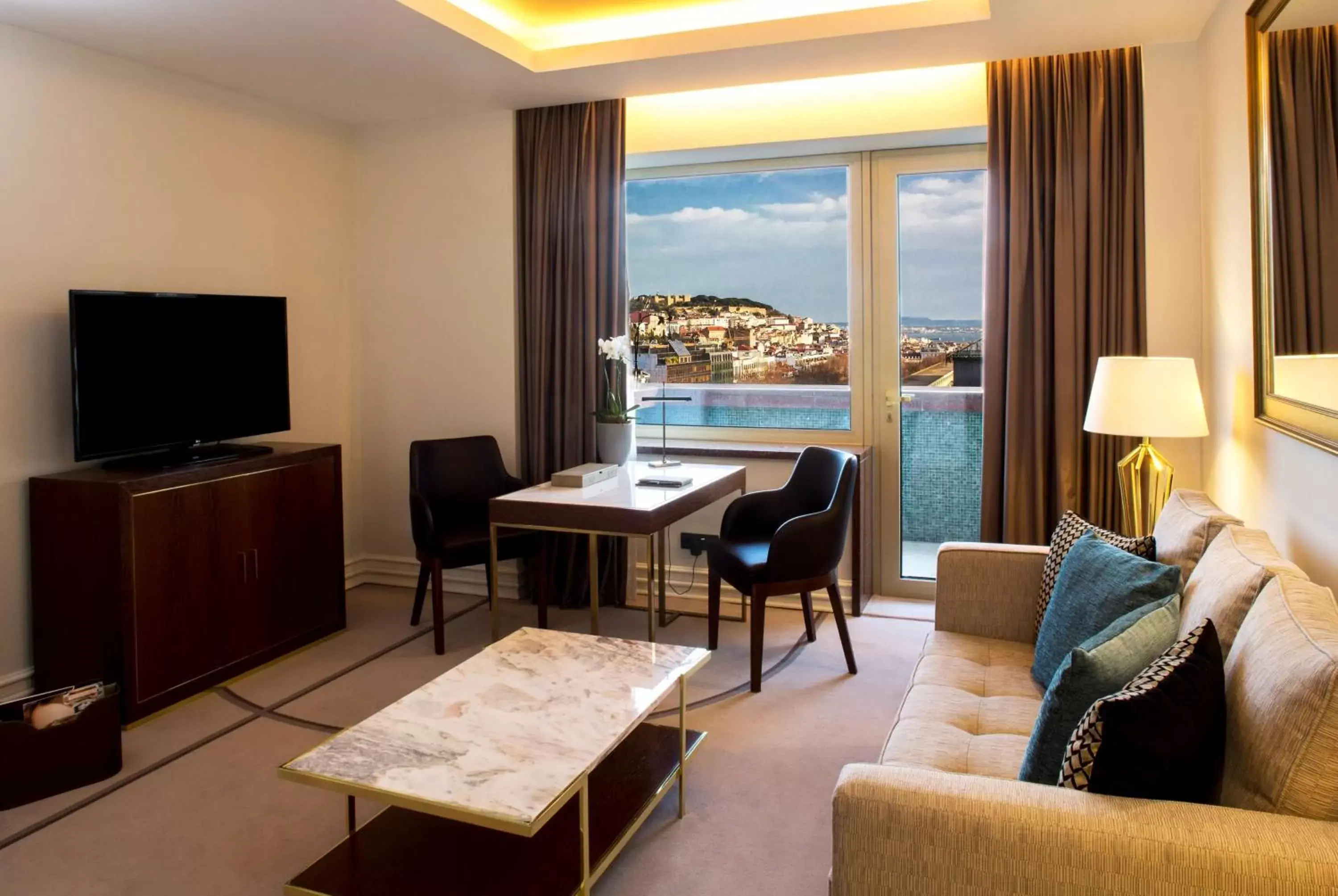 Photo of the whole room, Seating Area in Tivoli Avenida Liberdade Lisboa – A Leading Hotel of the World