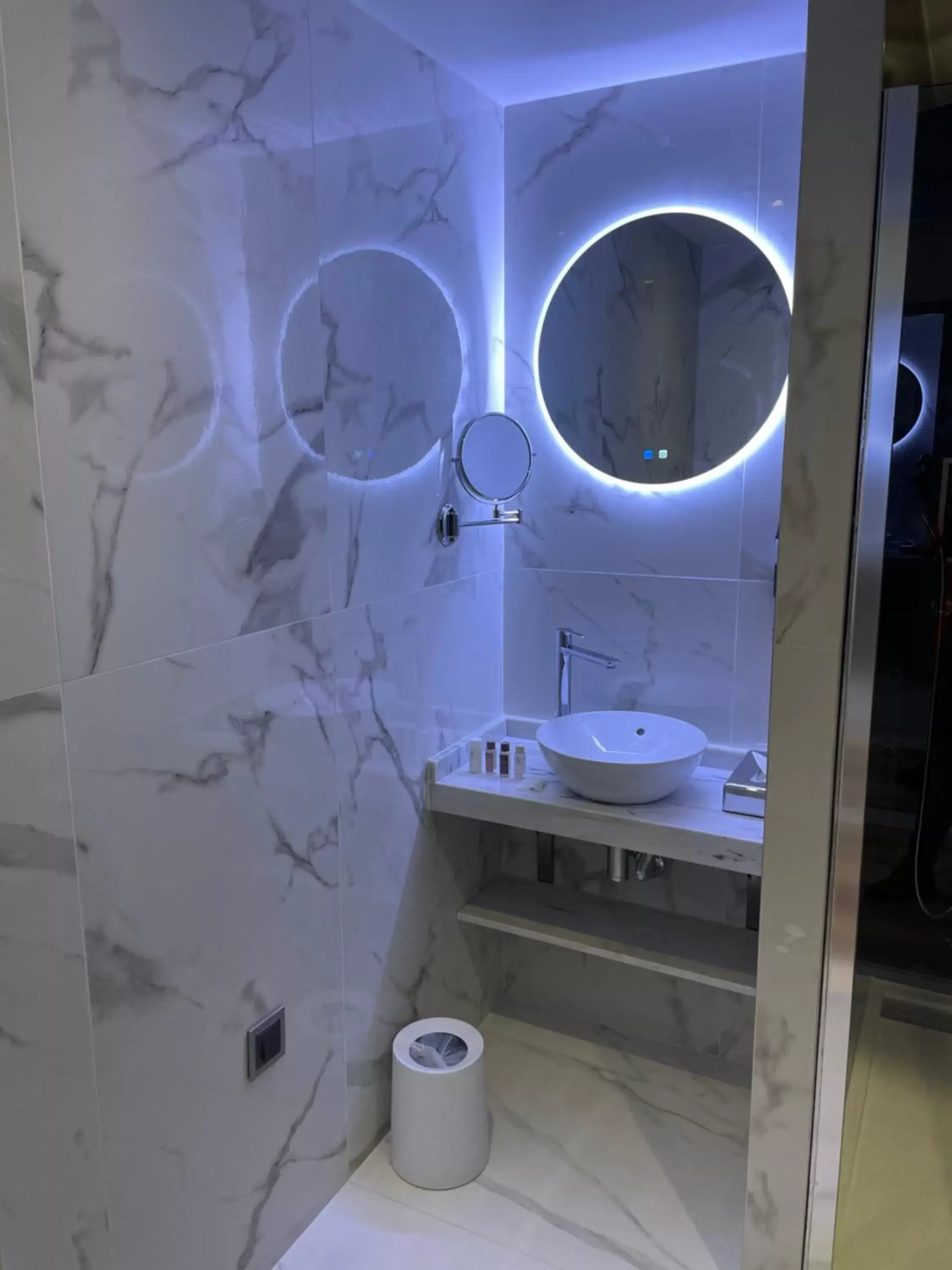 Bathroom in Brit Hotel Paris Orly Rungis