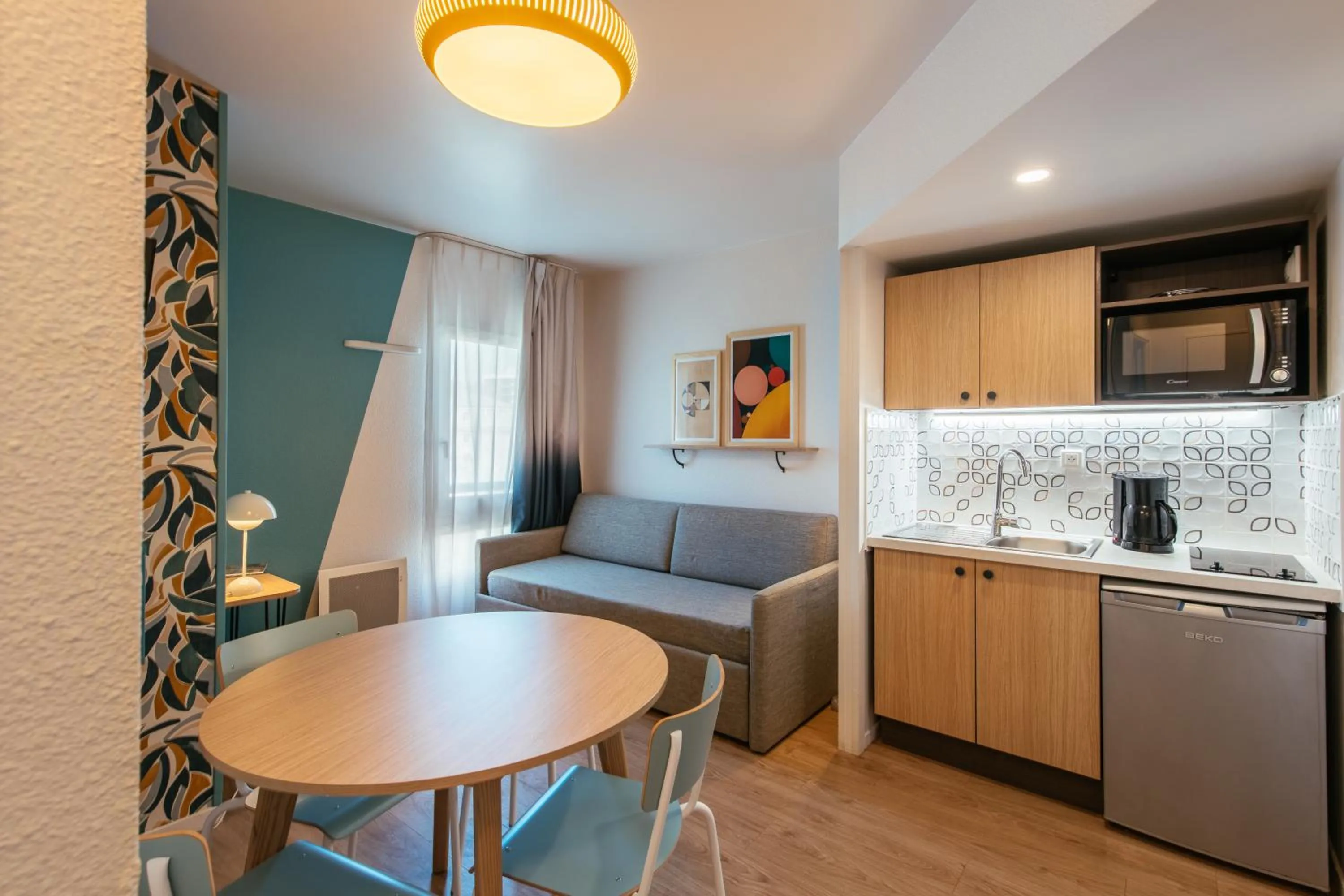 Kitchen or kitchenette in Aparthotel Adagio Access Paris La Villette