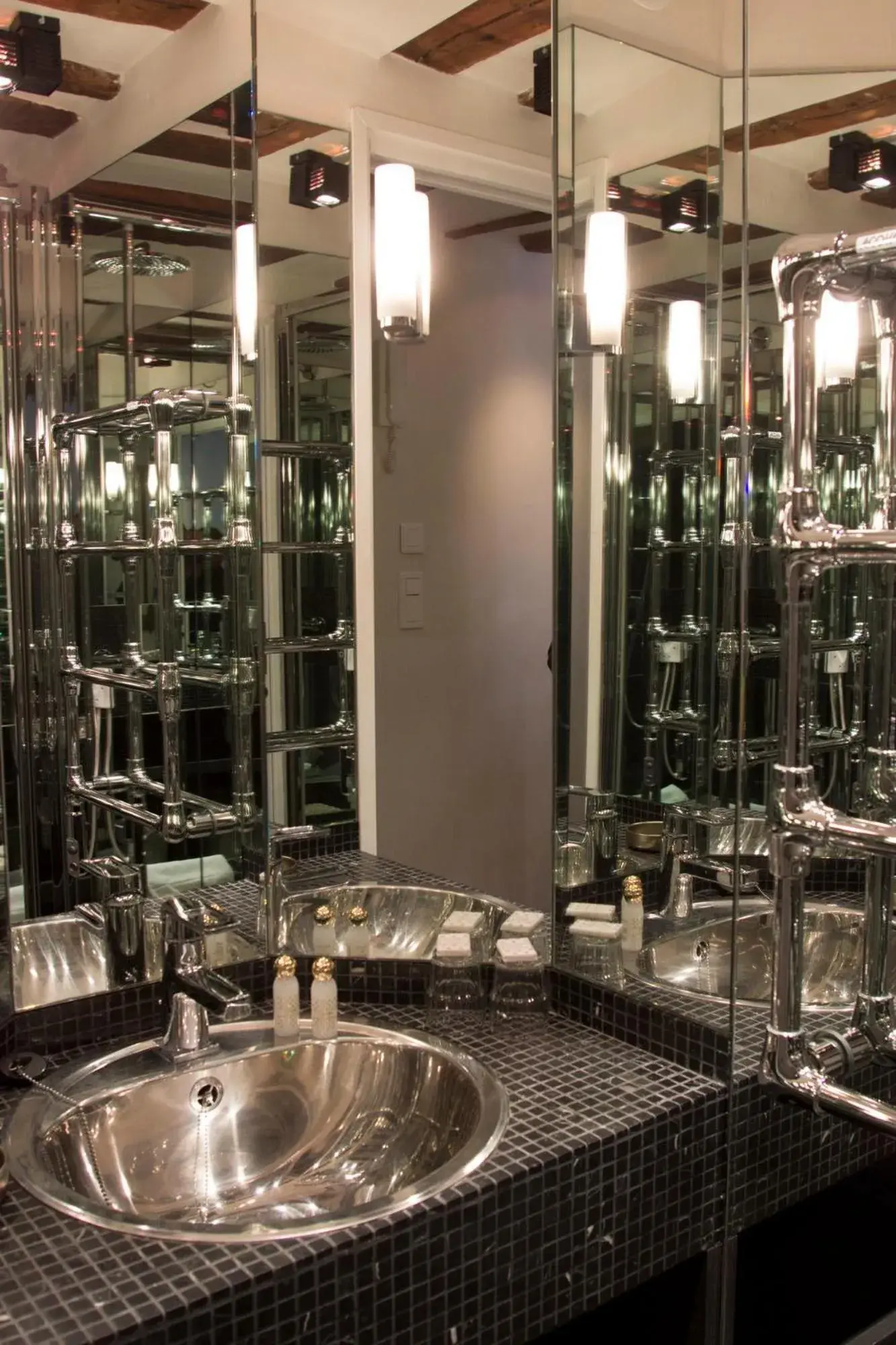 Bathroom in Boutique Hotel de la Place des Vosges