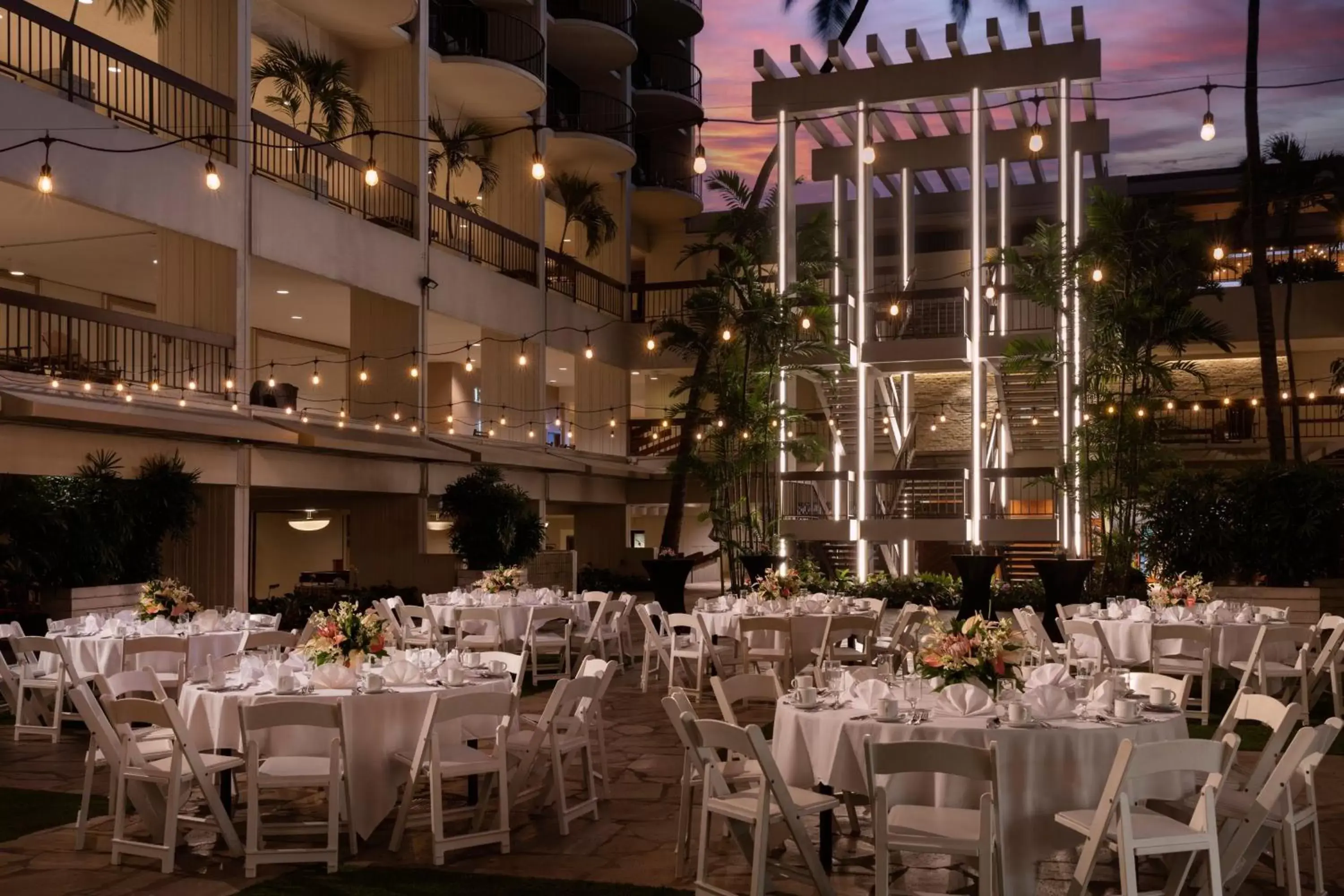 Meeting/conference room, Restaurant/Places to Eat in Waikiki Beach Marriott Resort & Spa