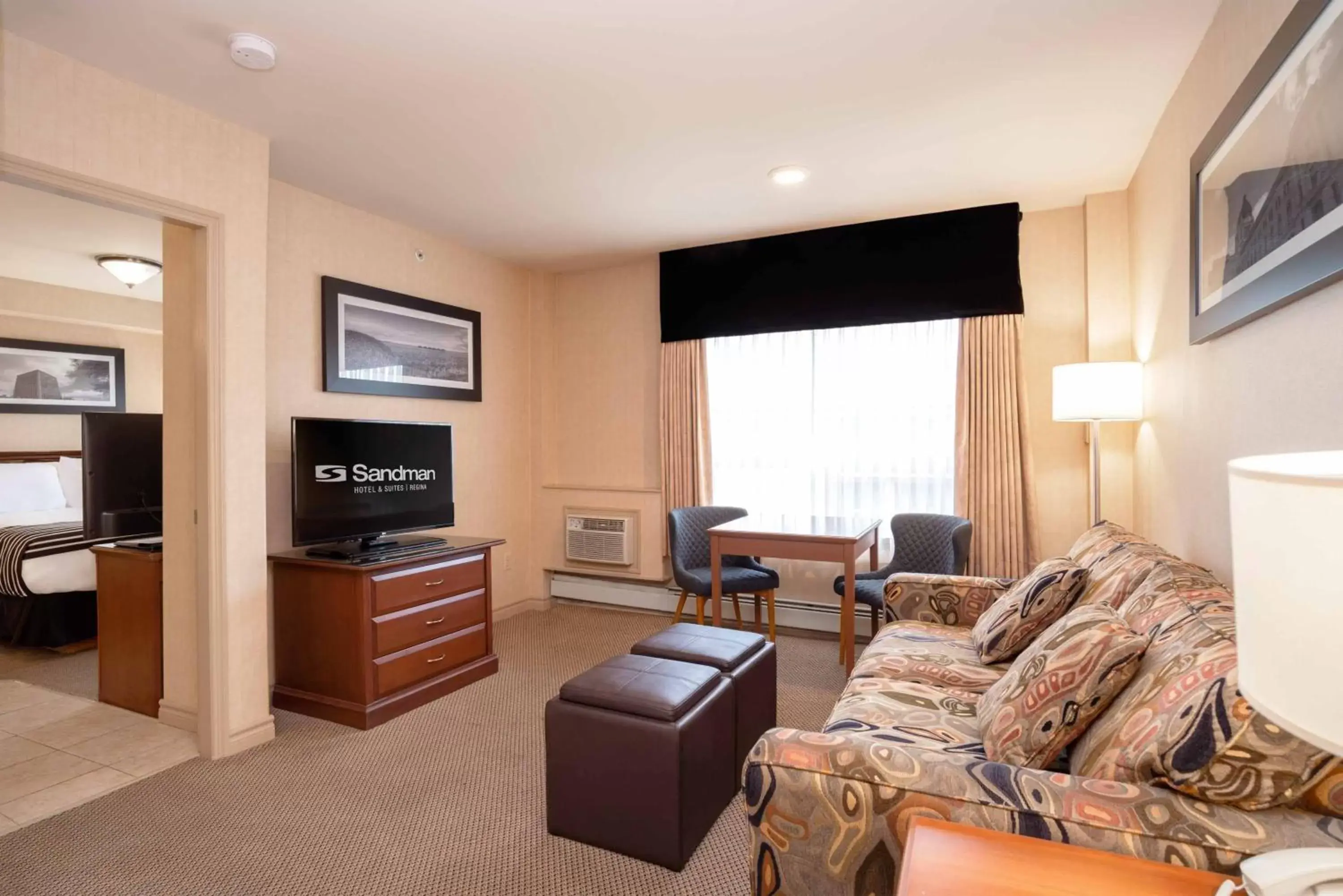 Bedroom, Seating Area in Sandman Hotel & Suites Regina