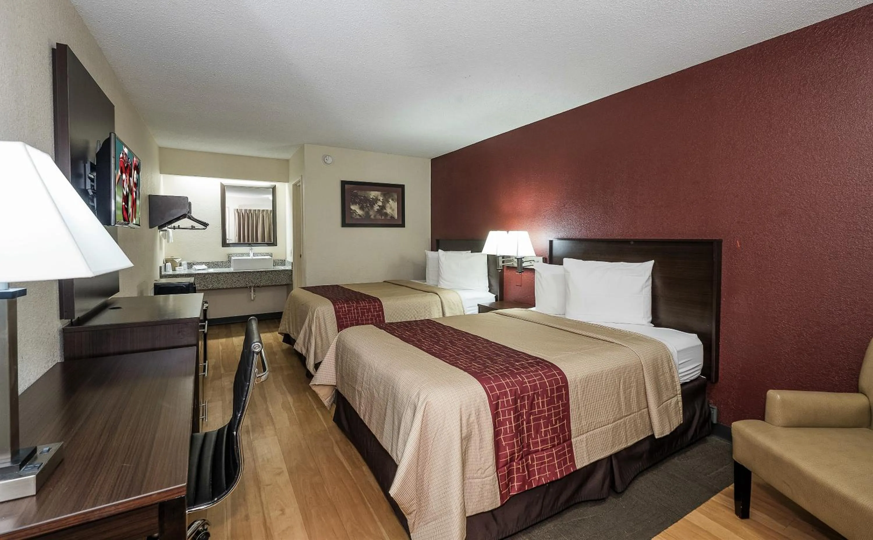 Photo of the whole room in Red Roof Inn Columbus East- Reynoldsburg